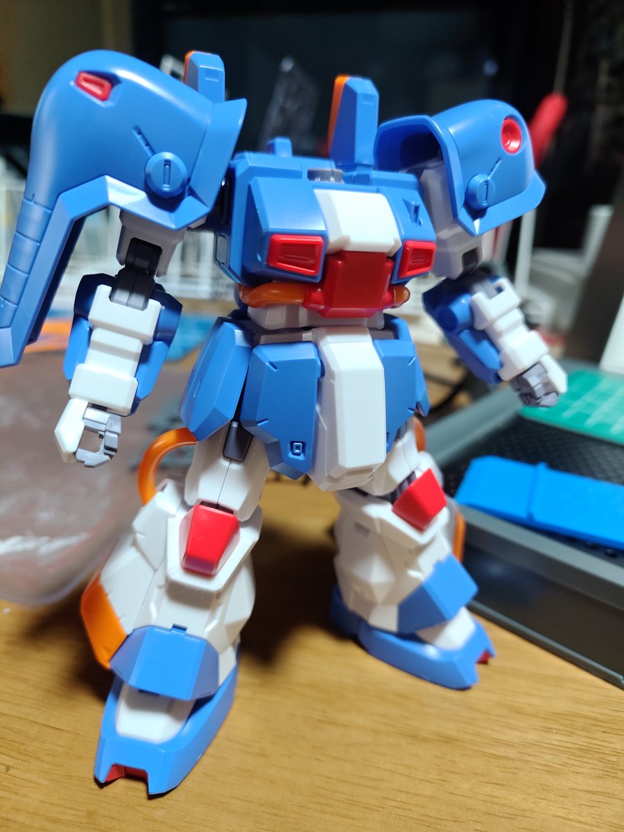 taro_the_final's tweet photo. ザク系だとハイザックが一番好きなんだけど、ホビーハイザックのマジでおもちゃみたいなカラーリング結構好き
それはそれとして、なんでAoZ版だったんだホビーハイザックくん…… https://t.co/1hQL5fR8Xz