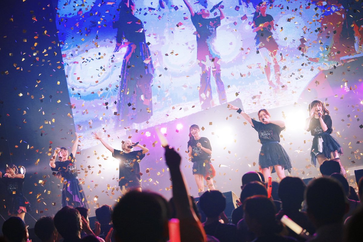 Sasa_FandL's tweet photo. 取り急ぎ2周年ワンマンライブ、本当にありがとうございました！

みんなの力を借りて、無事に大成功で終えることができました。
そして、ビラを受け取って来てくださった方の姿もたくさん見えて、本当に嬉しかったです！！！

楽しいことばかりじゃなく、悔しいことや苦しいこともたくさんあったけど、諦めずにここまで来て本当によかった！！！頑張ったことが全部報われた気がしました💓

今日という最高の景色を一緒に作ってくれたみんなに、心からありがとう😭