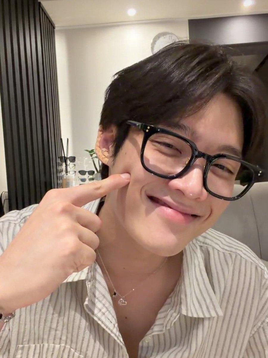 봐 tweet media