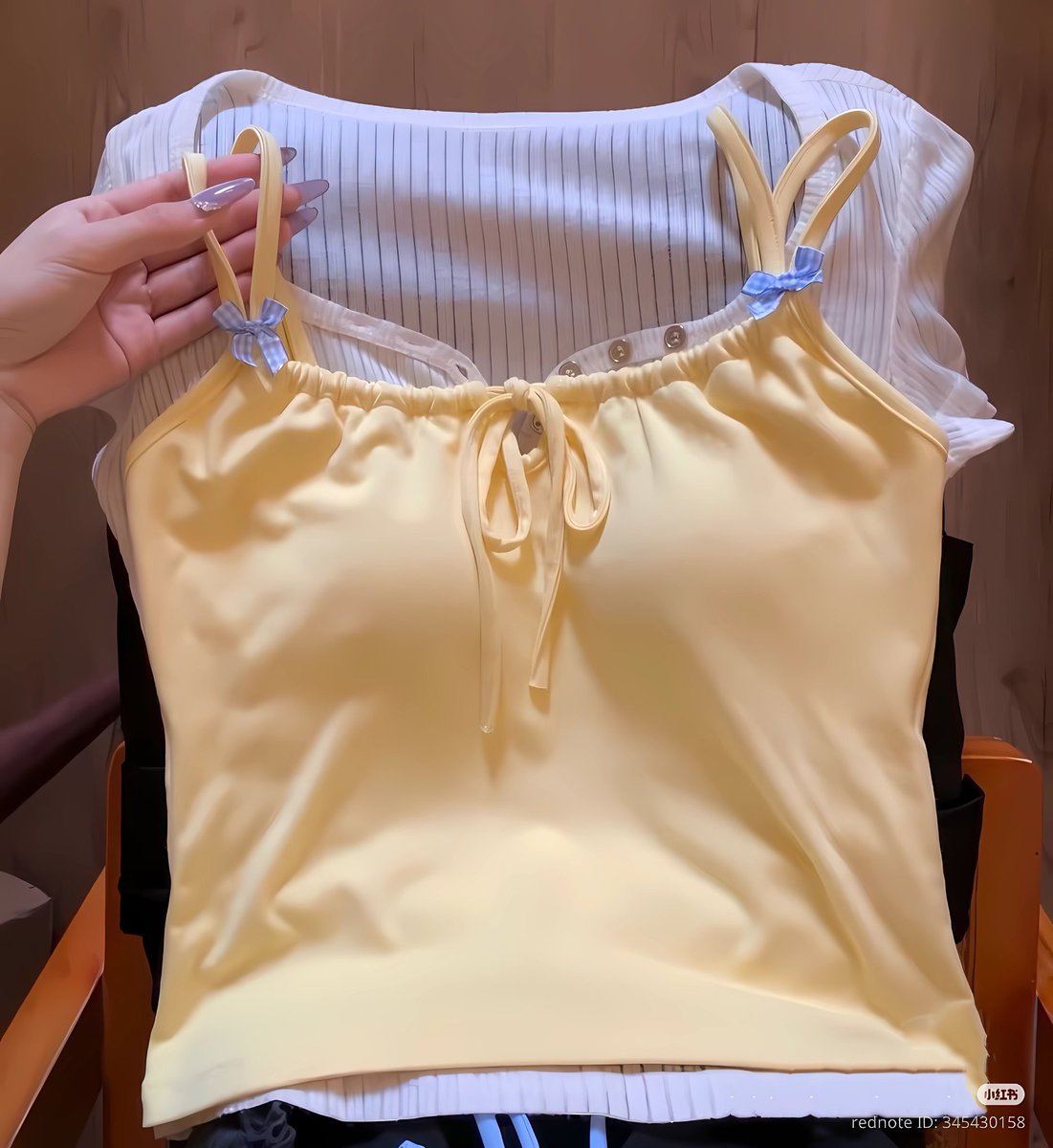 cheirlotte's tweet photo. INI GEMES BANGET WEH 😭

nemu tanktop lucu-lucu gini yang udah include cup branya, praktis dan cantik banget sih https://t.co/0CWVmhD1Ez