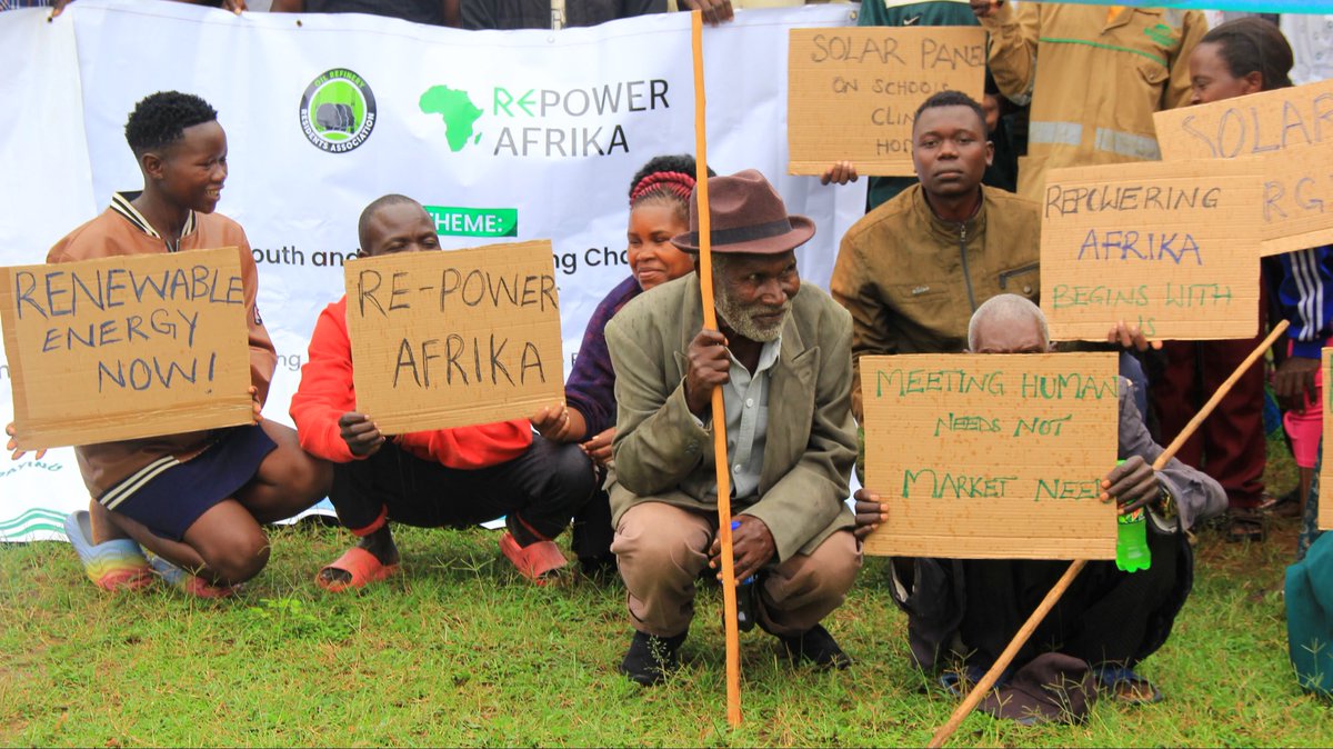 350Africa's tweet photo. The #REPower 2nd year anniversary action in Kyakaboga Resettlement Village, Hoima District.
Community members, leaders, and defenders came together to advocate for clean, affordable, and community-owned renewable energy. From discussions on Uganda’s Energy Transition to grassroots solutions like community solar, the message is clear: Energy access is a matter of social and environmental justice.
Big thanks to Oil Refinery Residents Association (ORRA), Nature Talk Africa, and Kazi_Njema News for organizing an impactful event! ✊🌍
#REPowerUganda