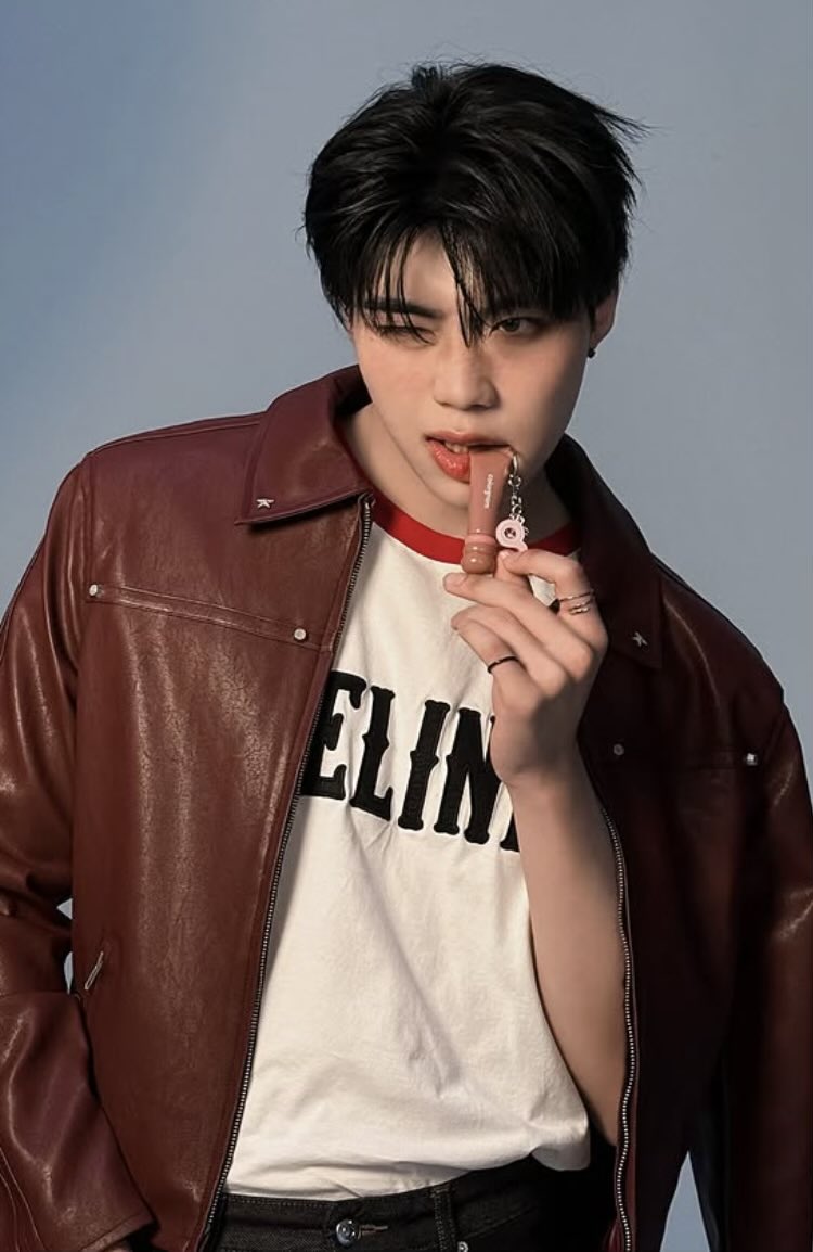 gunxhism's tweet photo. gunwook posted behinds from his colorgram shoot! hes so foineee 😵‍💫 https://t.co/nky2ePKcSb