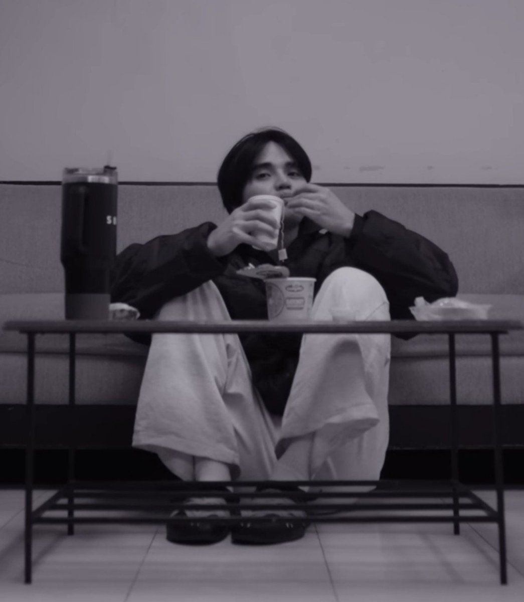jampawlonasimp's tweet photo. Mas masarap ba kumain sa sahig brader? Haha so litol 🤏

USAD MUSIC VIDEO
@imszmc #PABLO
#USAD https://t.co/LSYaTbtp23