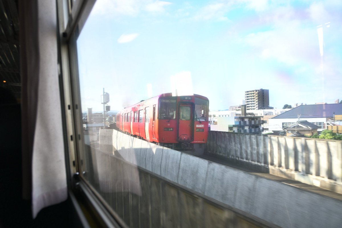 since_20120303's tweet photo. 2026年7月8日
大分出発後しばらく久大本線の普通列車と並走
学生で賑わう車内であったが次第に少なくなり三重町ではガラガラになった
少々停車時間がありホームに出た https://t.co/Q5SWeHMVLW