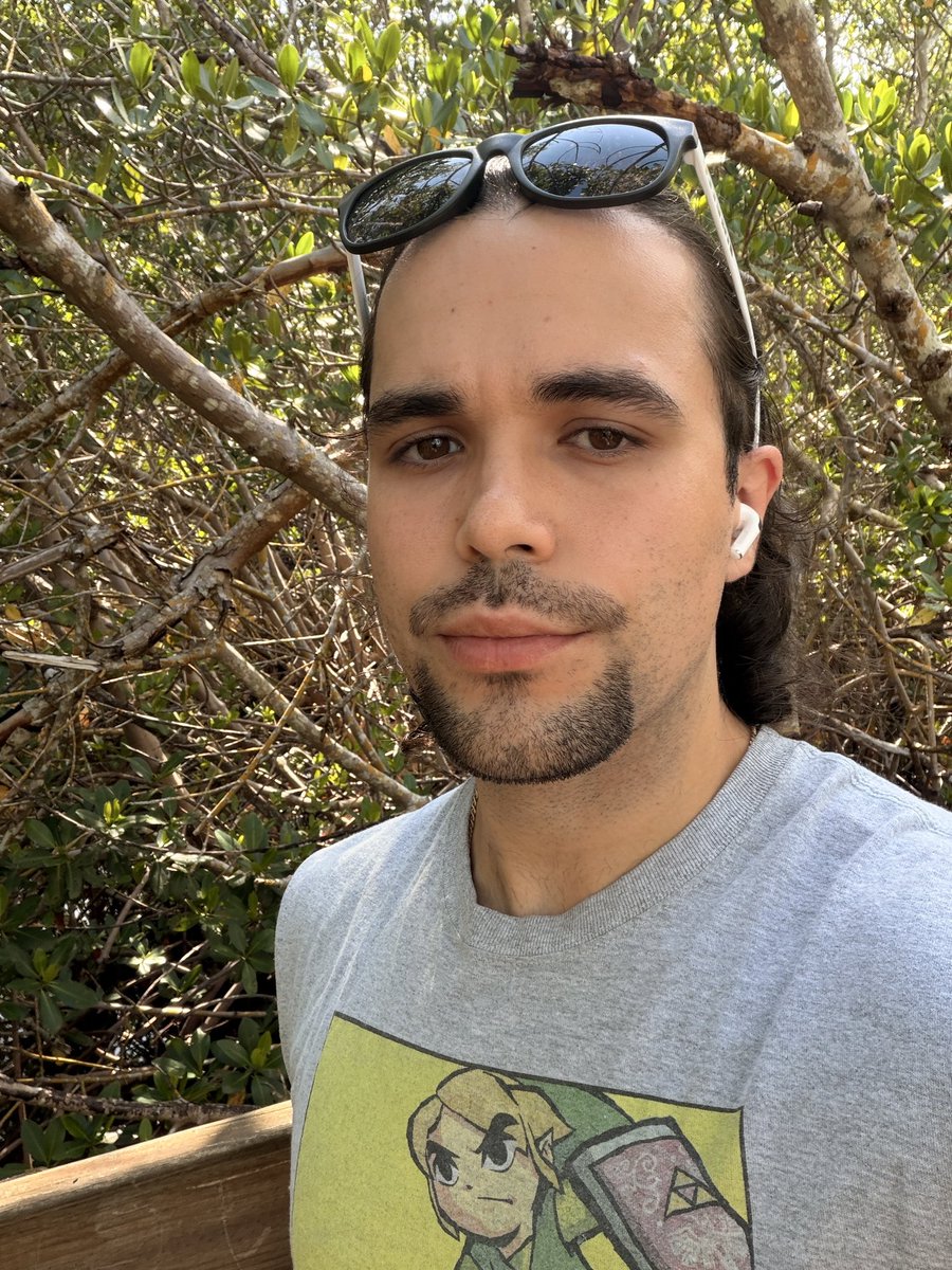edirbb's tweet photo. Touched hella grass and got sand in my underwear somehow https://t.co/Y5D6q8d3AS
