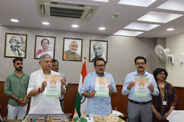 PIB_India's tweet photo. Union Minister Rajiv Ranjan Singh (@LalanSingh_1) launches 3⃣ major initiatives to strengthen #PanchayatiRaj Institutions 

➡️ Atmanirbhar Panchayat Programme to help Panchayats turn local assets into sustainable sources of revenue 

➡️ SAMARTH Portal to make #Panchayat revenue collection more efficient and transparent

➡️ Model OSR Rules to provide guiding framework for states to strengthen panchayat revenues

➡️ A total of 350 projects are to be developed over four years, comprising 50 projects in the first year and 100 in each of the following three years. Gram Panchayats with a minimum OSR of Rs. 50 lakh and Block Panchayats with a minimum OSR of Rs. 1 crore, each with at least three years of tenure remaining, are eligible to apply, with relaxed thresholds for special category States

🔗https://t.co/hIVYPhdQlc 

@mopr_goi #AtmanirbharPanchayatProgramme