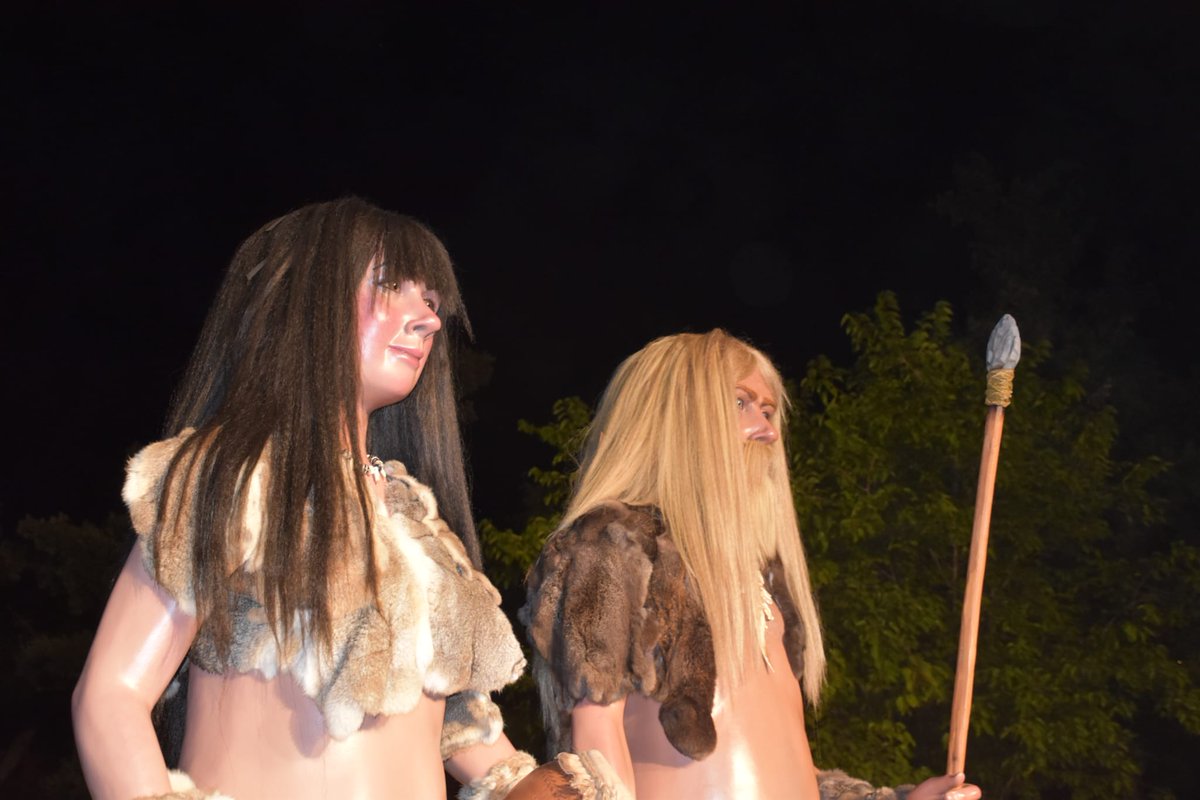AjMoia's tweet photo. ✨ Divendres passat es va presentar la nova imatge dels Gegants Prehistòrics de Moià, la Teixonera i en Toll

Aquests últims mesos s'han confeccionat els seus nous vestits perquè tornin a lluir pels carrers de Moià 🥳

Enhorabona @MoiaGegant per la feina i dedicació 👏🏻 https://t.co/hg40ZLFO4P