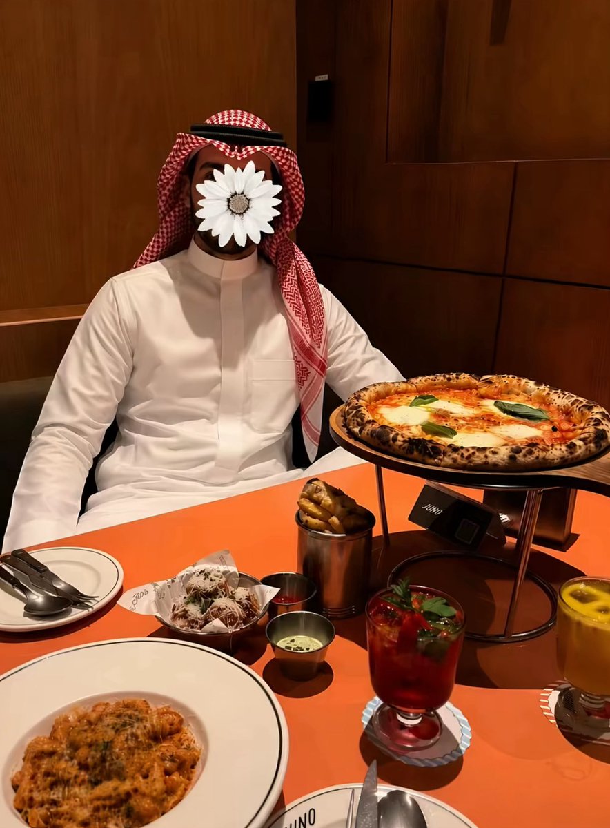 Asaren101's tweet photo. الحياة مع الشخص الصح https://t.co/9KZ0K4cKX4