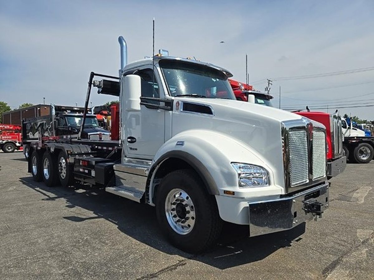 AllRoadsKW's tweet photo. 2025 Kenworth T880 Garbage - Roll-Off. PACCAR MX-13 (12.9L), 510 HP. Allison RDS 6 Spd. 79,200 lb GVWR. Free. https://t.co/UgiJb9DYAH https://t.co/MtMw80fY8v https://t.co/OcOiADb2Q7
