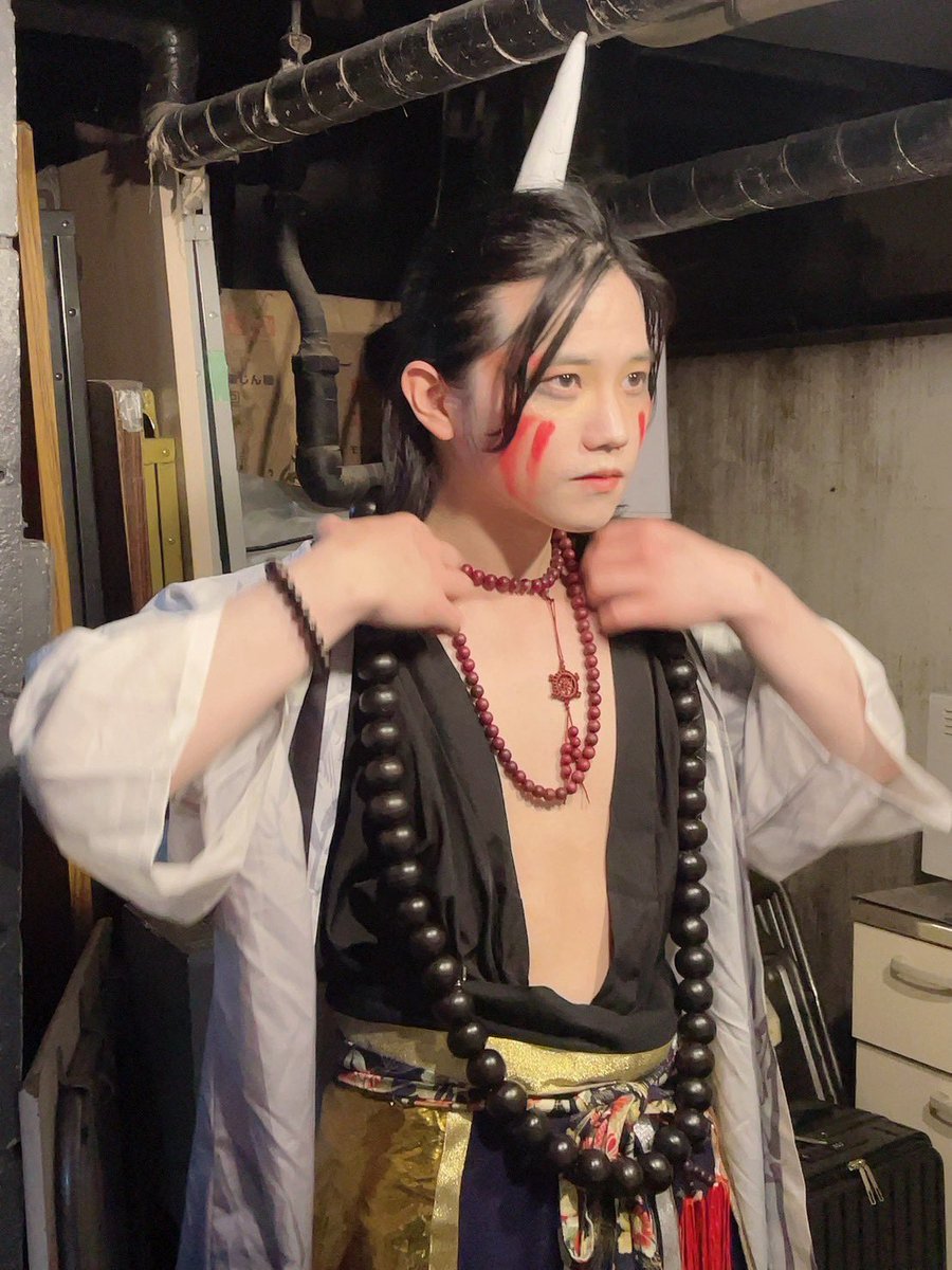 yuya421kai's tweet photo. 不意に撮られてた写真なのだが
何かめっちゃ可愛くね？
僕こんな顔出来るんだ…

そして、アクエリを自慢する星です。

#IROdr
#花回廊再演 https://t.co/990KBW51Xb