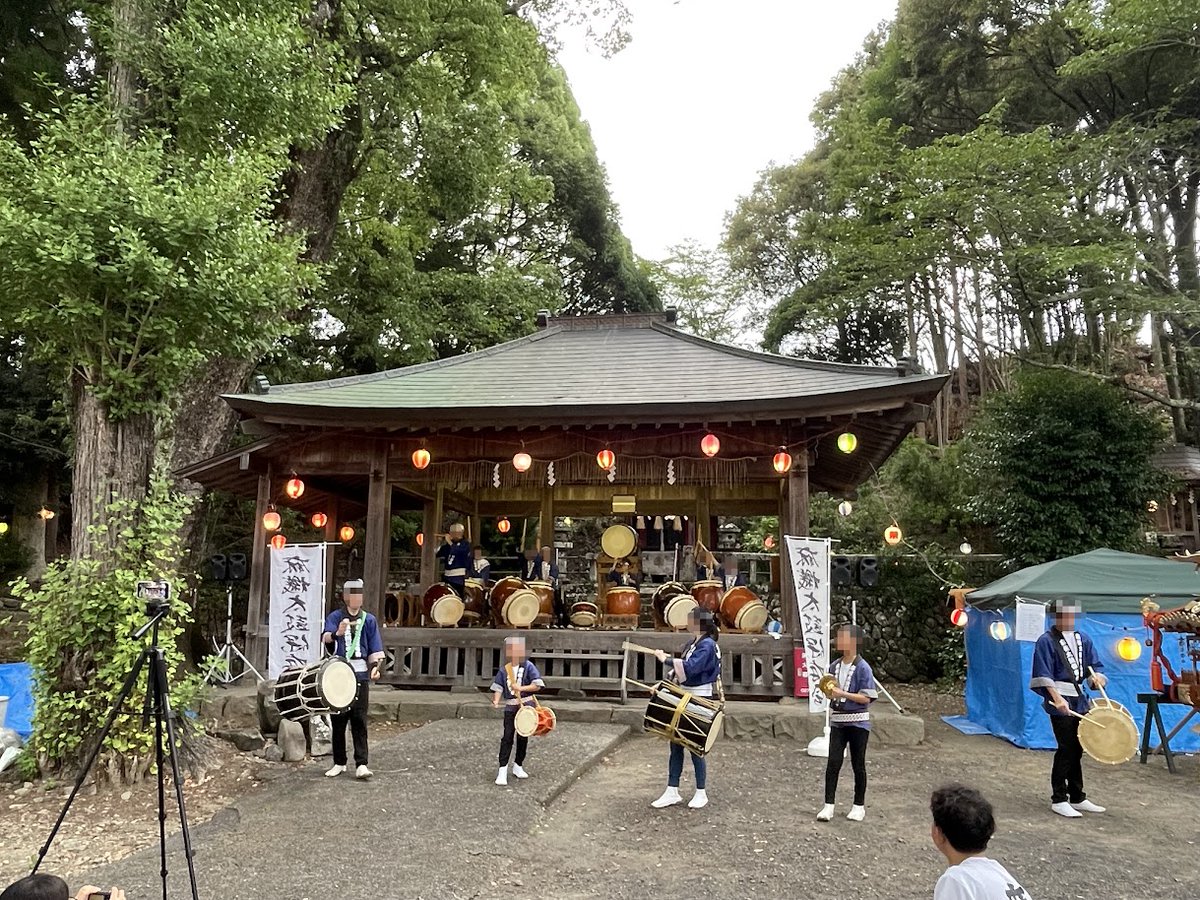 gonagashima's tweet photo. 昨日7/26午後、地元北町内の夏祭りに参加。
西園勝秀衆議院議員、山本彰彦県議もかけつけてくださいました。
開会では地元議員を代表して挨拶もさせていただきました。
16時からは演芸がスタート。麻機太鼓の演奏は一打一打力強く、心に響く素晴らしいものでした。次の麻機小5年生有志10名によるソーラン節は、雷雨にもかかわらず元気いっぱい踊ってくれました。来週日曜日の｢ふれあい夏まつり｣でも期待してます。
残念ながら、雷雨が続いてしまったため、その後のプログラムは中止になってしまいましたが、楽しい時間を過ごさせていただきました