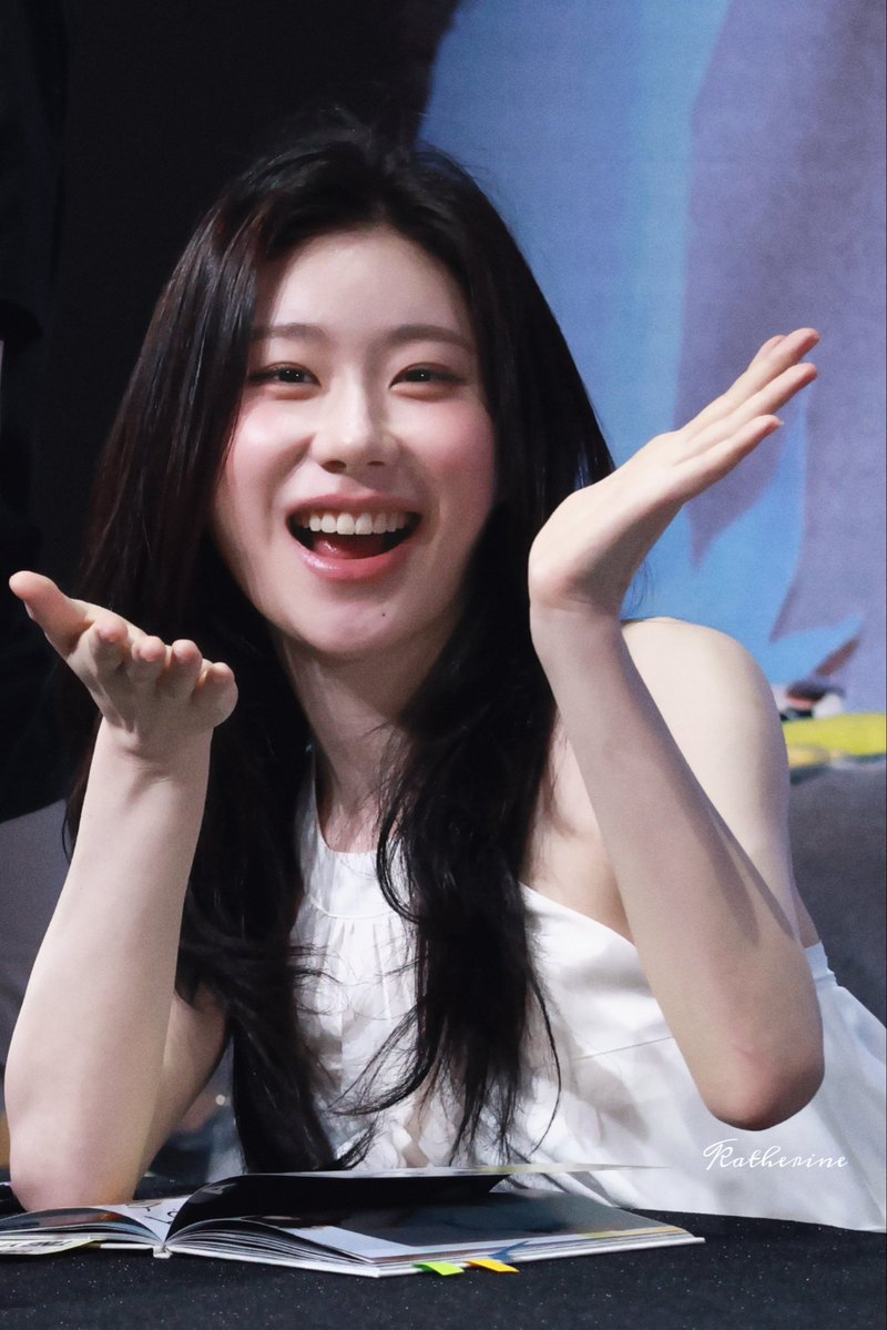 katherinechaer's tweet photo. 👰

#ITZY #있지 #채령 
#CHAERYEONG #チェリョン https://t.co/Y5JafHay83