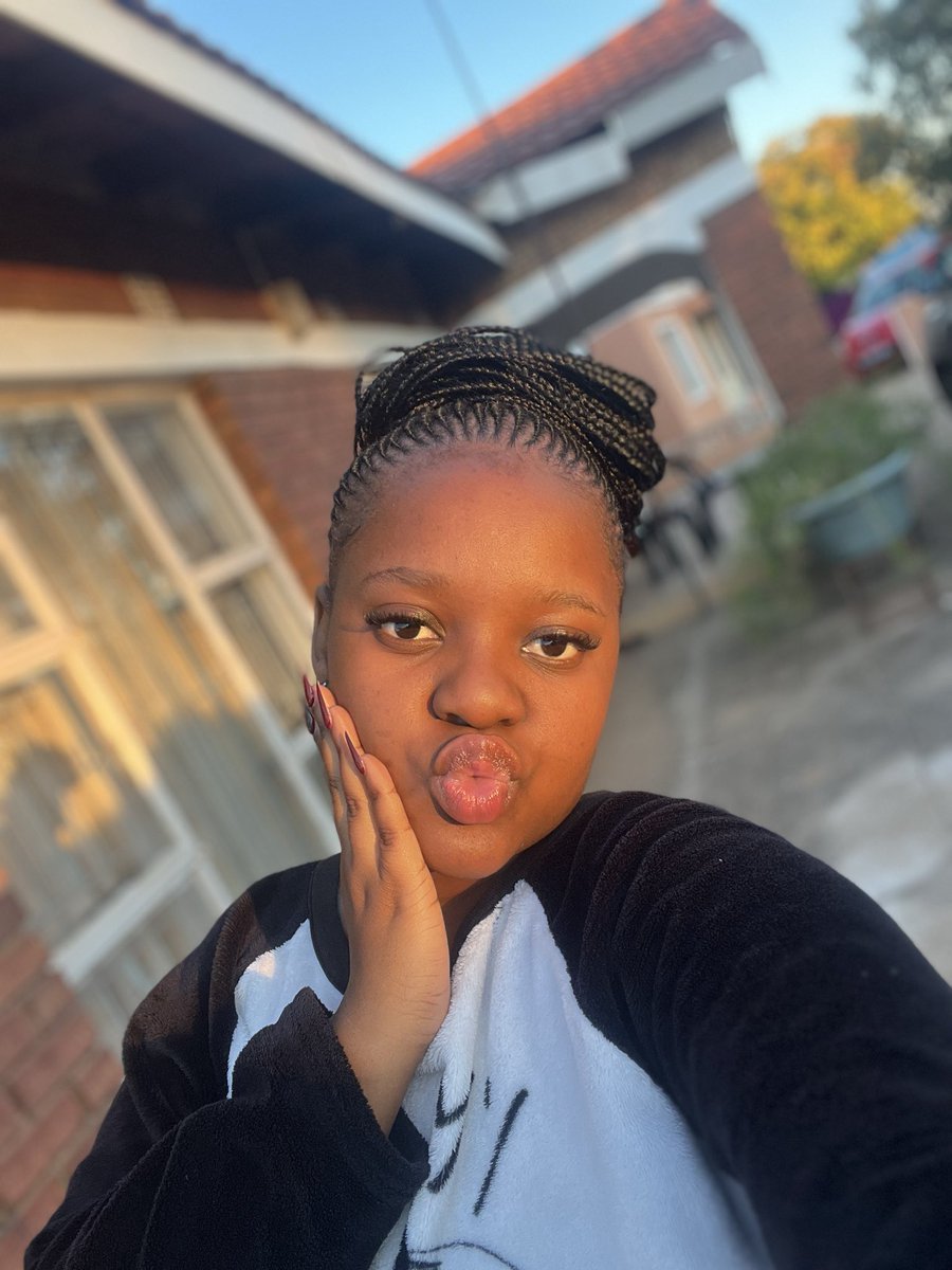 ARaseleka's tweet photo. 💋 https://t.co/jUGUKD7usa