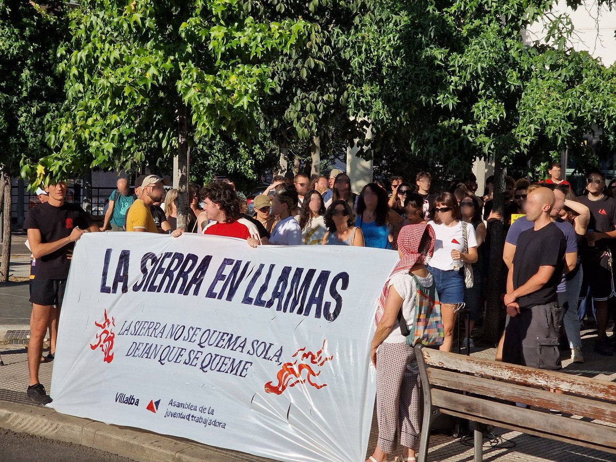 CJS_Madrid's tweet photo. 🔴 La sierra arde y hay culpables

En la concentración de ayer estuvimos señalando las causas y culpables de los recientes incendios.

Hagamos frente a la política criminal de Ayuso.

Solidaridad de clase con los bomberos forestales. https://t.co/K5tD83k4f4