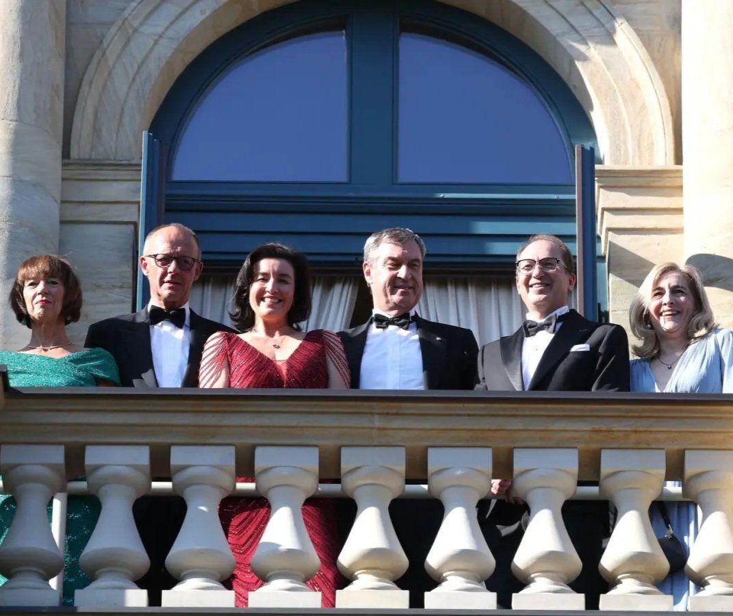 Osiwahn's tweet photo. Das Foto riecht förmlich nach den Sätzen: „Die Menschen müssen verzichten lernen.“ Gesagt von Leuten, deren grösste Entbehrung vermutlich die falsche Champagnertemperatur war. https://t.co/xPJBBkUhiK
