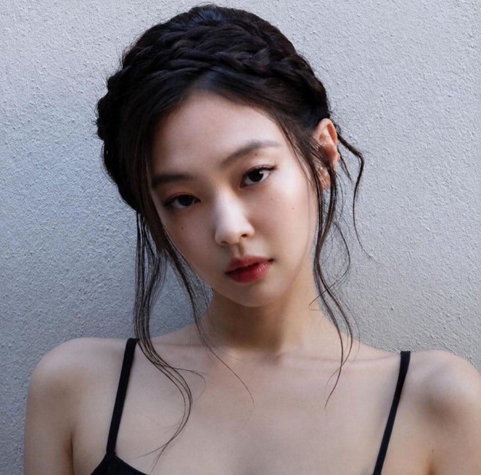 jenniekimbrasil's tweet photo. Ué, flopou? Apesar de todos os novos lançamentos este ano, #JENNIE é a ÚNICA solista de K-pop a ter debutado todos os seu lançamentos oficiais de 2026 na Apple Music Global, Spotify Global e Spotify dos Estados Unidos. 😝

#제니 @jennierubyjane https://t.co/hsbQgEF1Lf