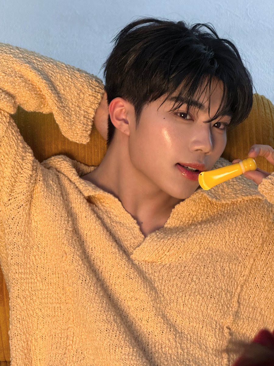 mingbingboong's tweet photo. 건욱아 컬러그램이 왔으면 말을 해줘야지 !!
내가 ���러그램 사진 얼마나 좋아하는데 ㅜㅜ💙 https://t.co/i23jcTD0Nx