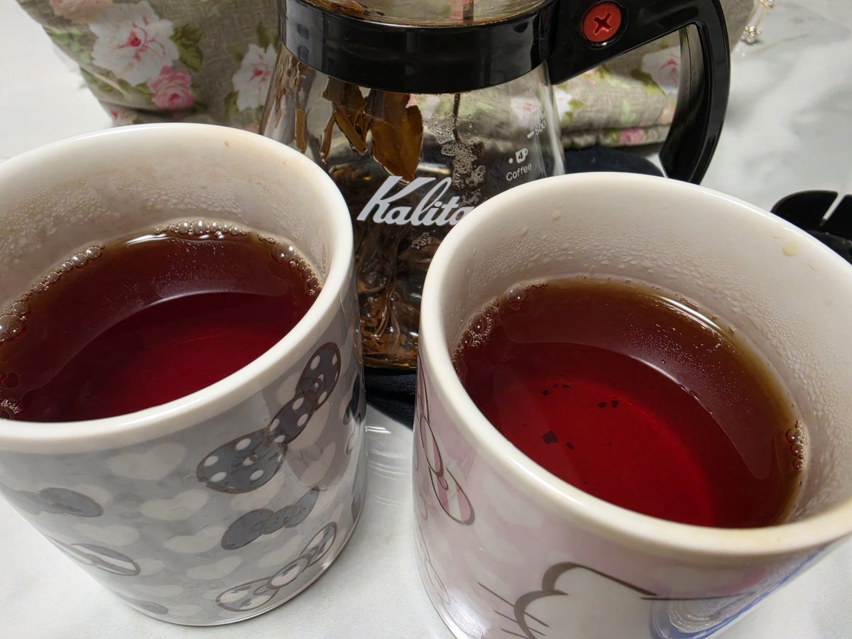 CafeMembership's tweet photo. 本日の紅茶は花蓮鶴岡紅茶紅玉種です！　
淹れた時、飲んだ時に感じるメンソール様と花香、果実を思わせる香りがする紅玉種の特徴がはっきりとわかる逸品です！
茶殻を見るととても大きいのも特徴ですね♫
CafeMembership は22時〜♩ https://t.co/YFzAW9UQZw