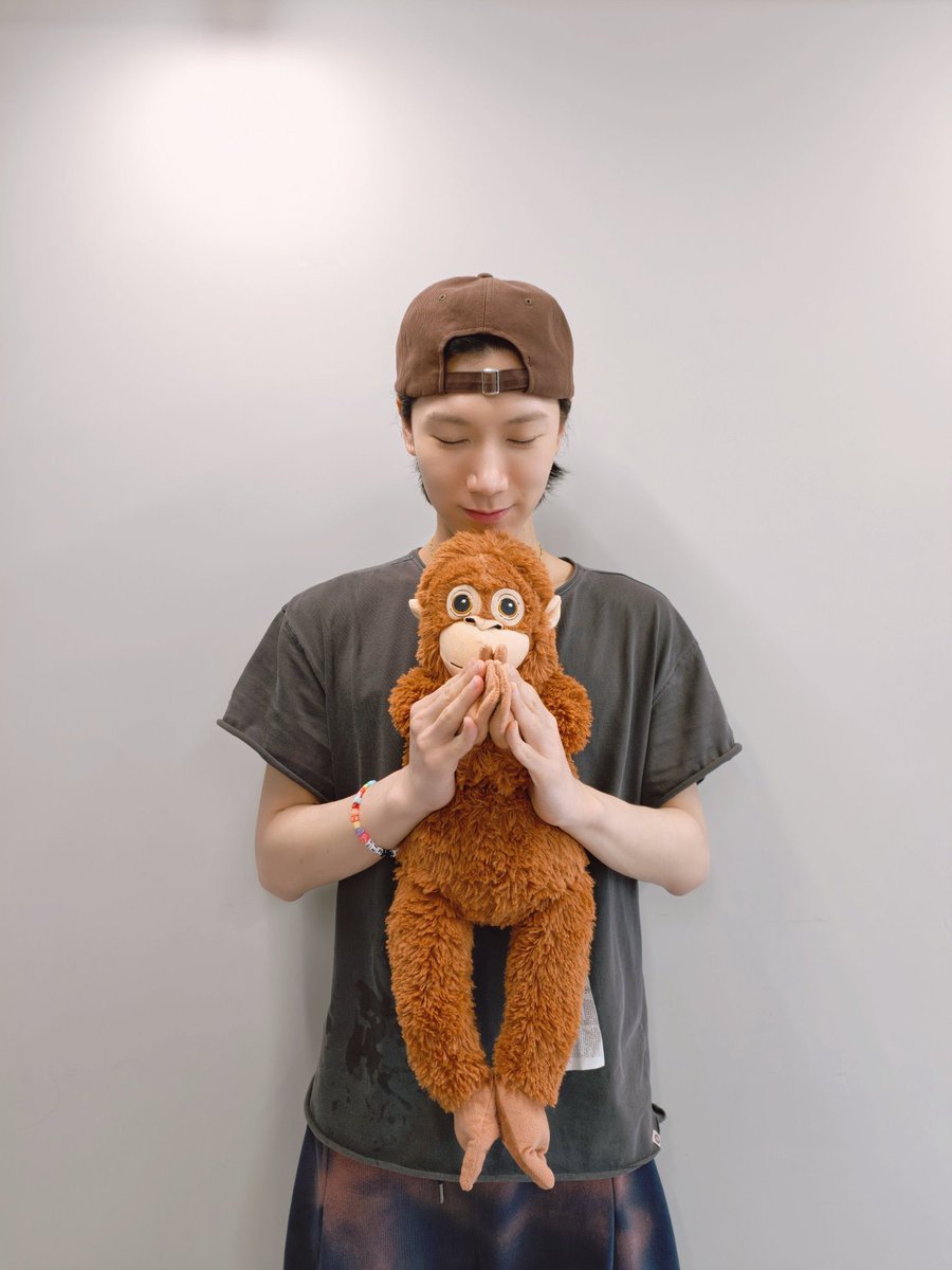 everymomentten's tweet photo. แจกลิลิบูบู 1ตัว

(ตุ๊กตาลิงอิเกีย) ให้เอาไปเป็นของคัปเปิ้ลกะพี่เตนล์ให้คนสตรีมไม่ว่าช่องทางไหนก็ได้ค่ะ 

รีทวิต+บวกเมนชั่นติดแท็ก

ขอดูหลักฐานการสตรีมหลังสุ่มได้ค่ะ 

#TEN_ถ้าไม่คิดอย่าทําให้คิด https://t.co/lpLMu9mlLf
