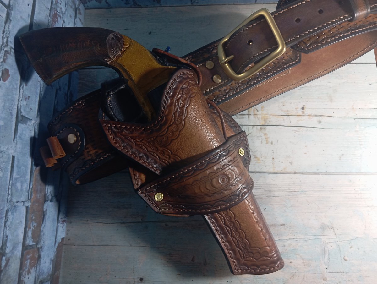 przd1's tweet photo. https://t.co/bH06J8bXIj
Ковбойская кобура для Smith &amp; Wesson Shofield. Ручная работа. Натуральная кожа с холодным ручным тиснением. В наличии и под заказ. #кожа #кобура #револьвер #патронташ #портупея #country #пистолет #handmade #leather #western #leathercraft #вестерн #craft https://t.co/ETLgXK09k8