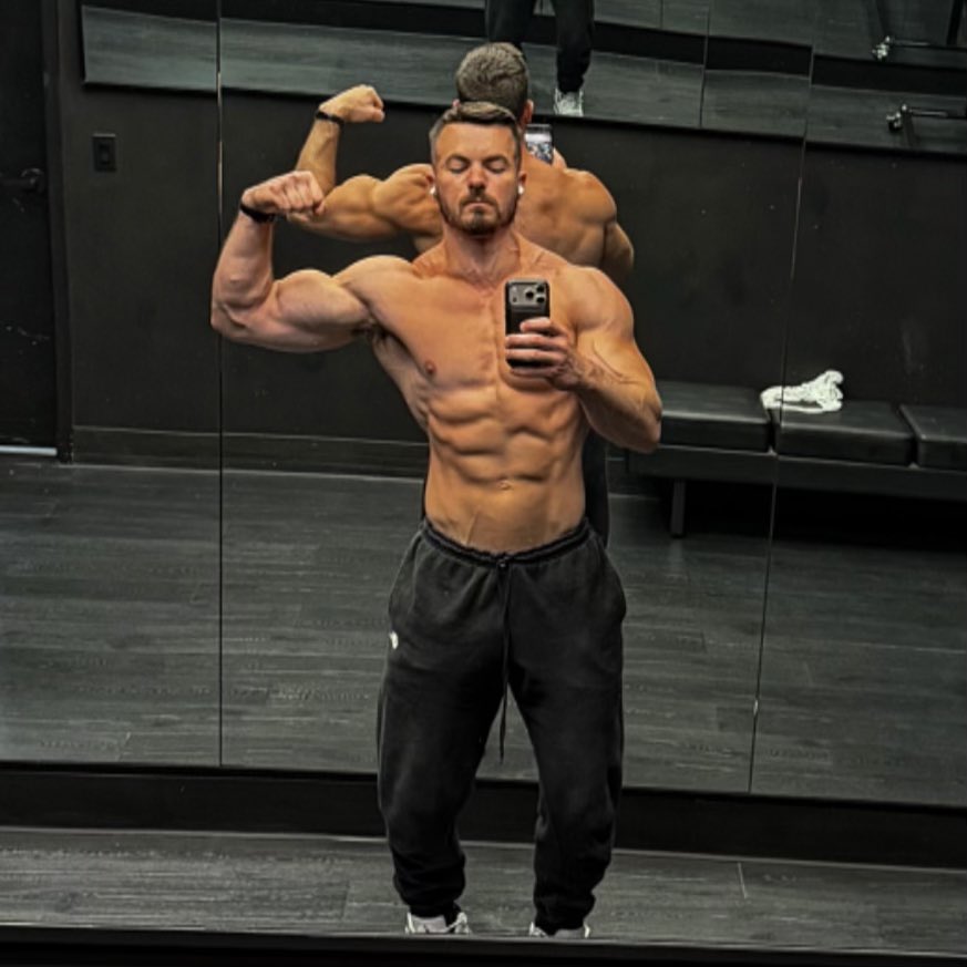 DeanTTraining's tweet photo. If you…

- Have Gym access
- Have 4 Days Per Week to train
- Have ~60 Minutes to train each of those days
- Want to build muscle
- Want to focus on Upper Body growth
- Have no clue what to do

…here is a Workout Plan for YOU:

𝗦𝗖𝗛𝗘𝗗𝗨𝗟𝗘
DAY 1: UPPER
DAY 2: LOWER
DAY 3: OFF or ZONE 2 CARDIO
DAY 4: PUSH
DAY 5: PULL
DAY 6: OFF or ZONE 2 CARDIO
DAY 7: OFF or ZONE 2 CARDIO

𝗨𝗣𝗣𝗘𝗥
Exercise 1: Incline Machine Press — 2x5-10 @ 0-1 RIR
Exercise 2: Wide Grip Lat Pull-Down — 2x5-10 @ 0-1 RIR
Exercise 3: Pec Fly Machine — 2x5-10 @ 0-1 RIR
Exercise 4: Chest Supported Machine Rows w/ Pronated Grip — 2x5-10 @ 0-1 RIR
Exercise 5: Seated Machine OHP — 2x5-10 @ 0-1 RIR
Exercise 6: Seated Dumbbell Curls — 2x5-10 @ 0-1 RIR
Exercise 7: Dip Machine — 2x5-10 @ 0-1 RIR

𝗟𝗢𝗪𝗘𝗥
Exercise 1: Leg Extensions — 2x5-10 @ 0-1 RIR
Exercise 2: Seated Leg Curls — 2x5-10 @ 0-1 RIR
Exercise 3: Hack or Pendulum Squats — 2x5-10 @ 0-1 RIR
Exercise 4: 45 Degree Extensions or SLDLs — 2x5-10 @ 0-1 RIR
Exercise 5: ADduction Machine — 2x5-10 @ 0-1 RIR
Exercise 6: Calf Press — 2x5-10 @ 0-1 RIR (Partial reps from the dorsiflexed position to the neutral foot position)
Exercise 7: Ab Crunch Machine — 2x5-10 @ 0-1 RIR

𝗣𝗨𝗦𝗛
Exercise 1: Seated/Flat Machine Press — 2x5-10 @ 0-1 RIR
Exercise 2: Seated Low to High Cable Flys — 2x5-10 @ 0-1 RIR
Exercise 3: Pec Fly Machine — 2x5-10 @ 0-1 RIR
Exercise 4: Seated Machine OHP — 2x5-10 @ 0-1 RIR
Exercise 5: Machine or Cable Lateral Raises — 2x5-10 @ 0-1 RIR
Exercise 6: Seated Cable Tricep Push-Downs — 2x5-10 @ 0-1 RIR
Exercise 7: Machine or Cable Overhead Tricep Extensions — 2x5-10 @ 0-1 RIR

𝗣𝗨𝗟𝗟
Exercise 1: Single Arm Lat Pull-Down — 2x5-10 @ 0-1 RIR
Exercise 2: Chest Supported Machine Rows w/ Pronated Grip — 2x5-10 @ 0-1 RIR
Exercise 3: Wide Grip Lat Pull-Down — 2x5-10 @ 0-1 RIR
Exercise 4: Rear Delt Fly Machine — 2x5-10 @ 0-1 RIR
Exercise 5: Machine or Cable Preacher Curls — 2x5-10 @ 0-1 RIR
Exercise 6: Seated Dumbbell Curls Neutral/Hammer Grip W/ Upper Arm Support — 2x5-10 @ 0-1 RIR

NOTES:
- All working sets are prescribed @ 0-1 RIR with 1 RIR being preferred
- If you do NOT trust your ability to gauge RIR accurately, take sets to ~0 RIR/Failure to ensure you’re not sandbagging sets
- Should you elect to do so, be sure NOT to take any 50/50 reps (reps you’re not sure you’ll get) on exercises like Hack Squats/SLDLs to avoid ending up in a susceptible position
- 2 minutes rest between working sets is the FLOOR…3 or more is preferred
- 60-90 seconds rest is fine between WARM UP sets