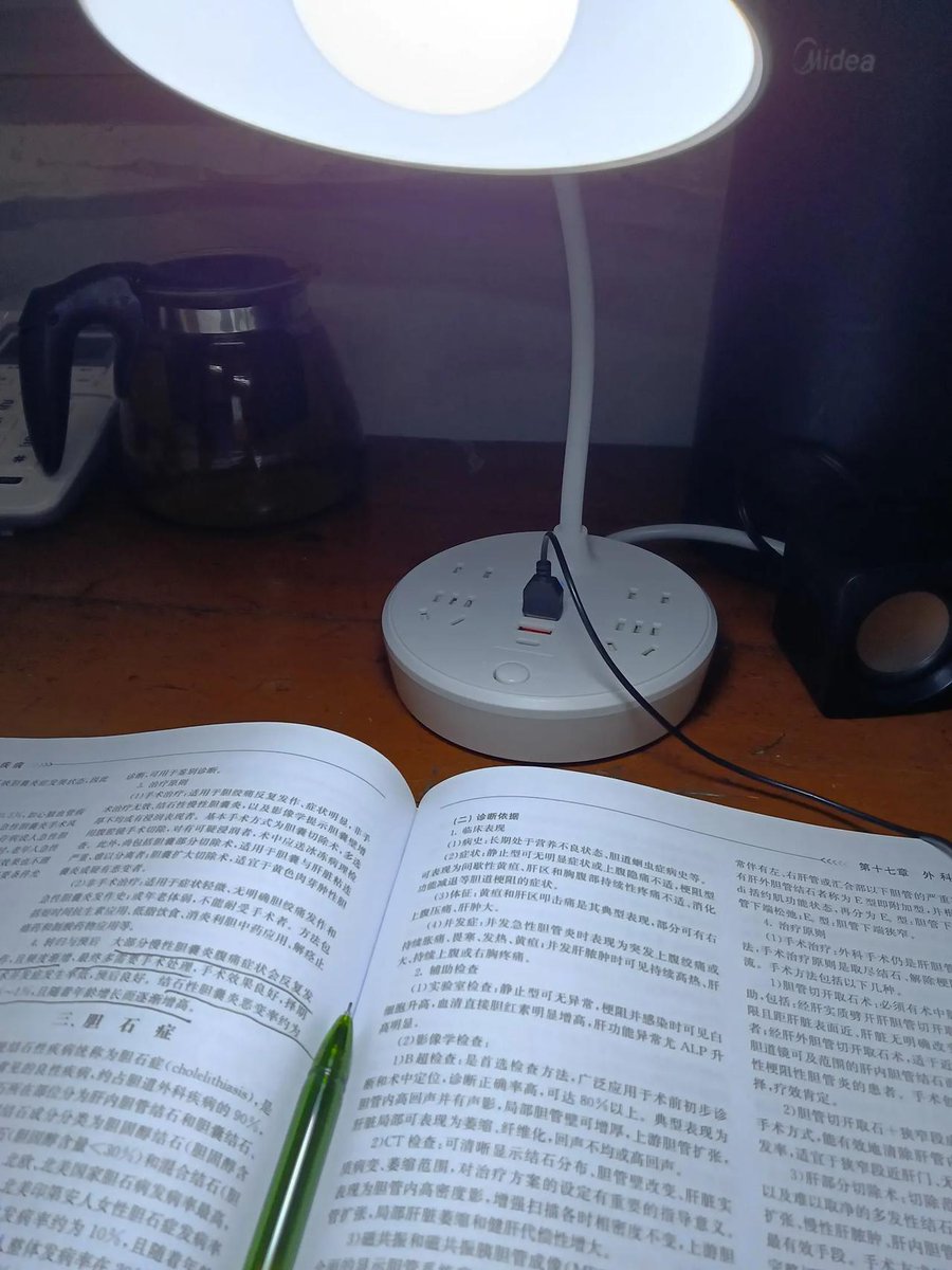 michelle06kr8's tweet photo. Tired of staying up late Try this small change: go to bed 15 mins earlier daily and wake up at the same time. A steady sleep schedule beats all random naps! https://t.co/DYcTbT0DAg