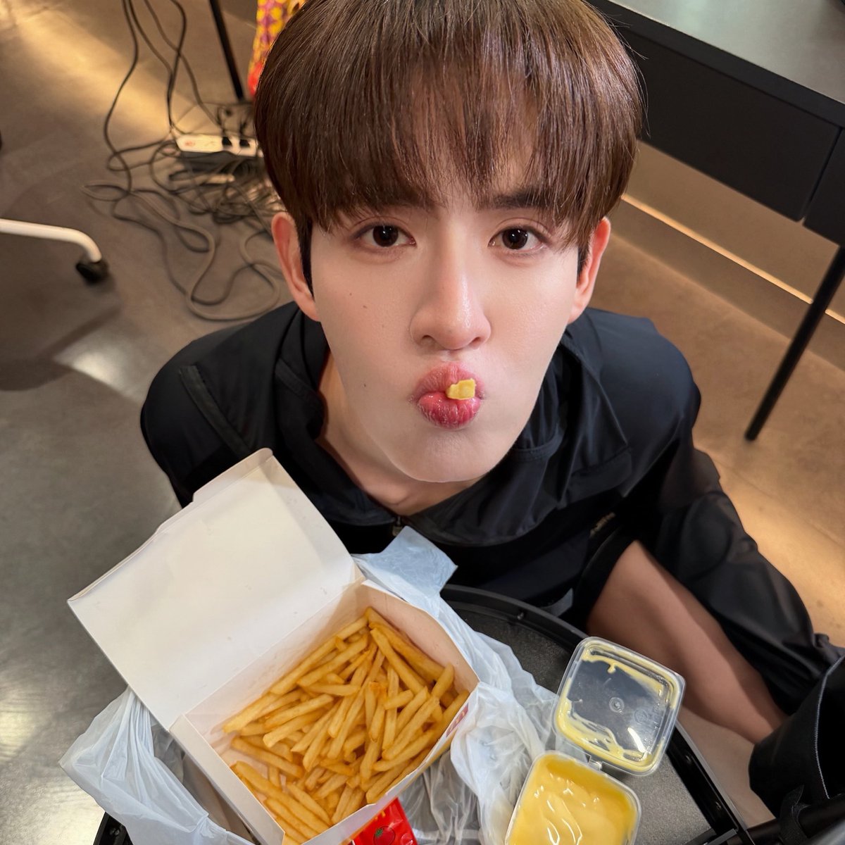 kerdomundi's tweet photo. น้องไนน์อยู่ง่ายกินง่าย  จะไปเป็นคนร้ายร้ายแบบที่น้อง…บอกได้ยังไงคะ😙

MR FANBOY Q33
#รักสุดใจนายแฟนบอยQ33 https://t.co/6eTLIgP3y8