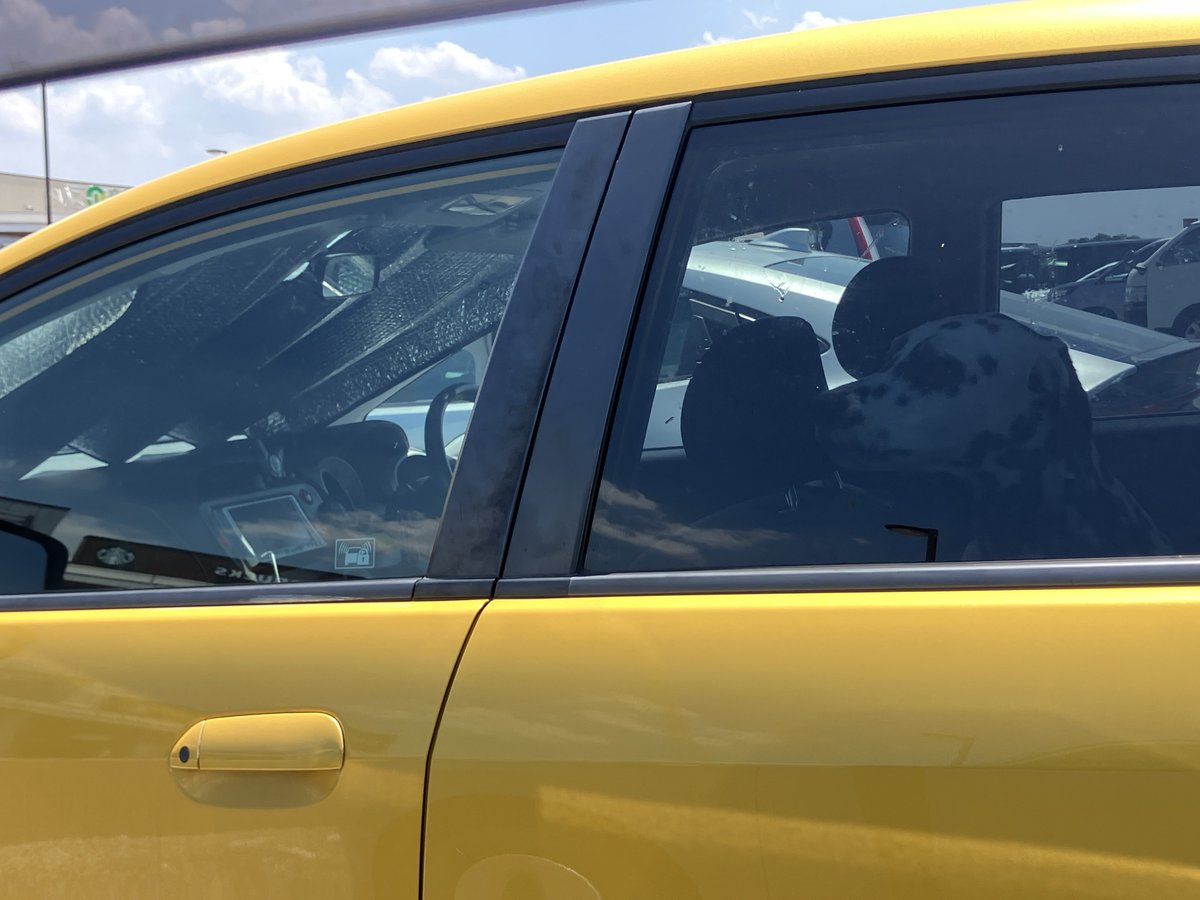 woofer_bouz's tweet photo. 炎天下
エンジンかかってない車内
ダルメシアンとトイプーの2匹
ガラス割ってでも助けるべきだったかな…

自分の仕事や後先を優先してしまったことを悔やんでる。

無事であって欲しい https://t.co/JYzwCjdrvZ