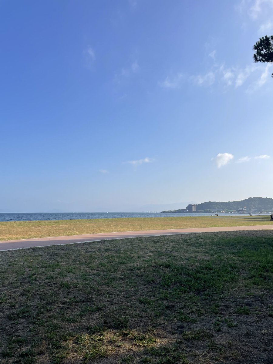 bissiehunter's tweet photo. 【活動報告】

先日、琵琶湖では鳥人間コンテストが開催され、多くの人が湖に集まっていました。

我々もこの機会を逃さず湖面を観測しましたが、残念ながら決定的な目撃には至らず…。

それでも、多くの目が琵琶湖に向けられた今だからこそ、「誰か見ていないか？」という期待は高まります。 https://t.co/GsiwBX4Yyf