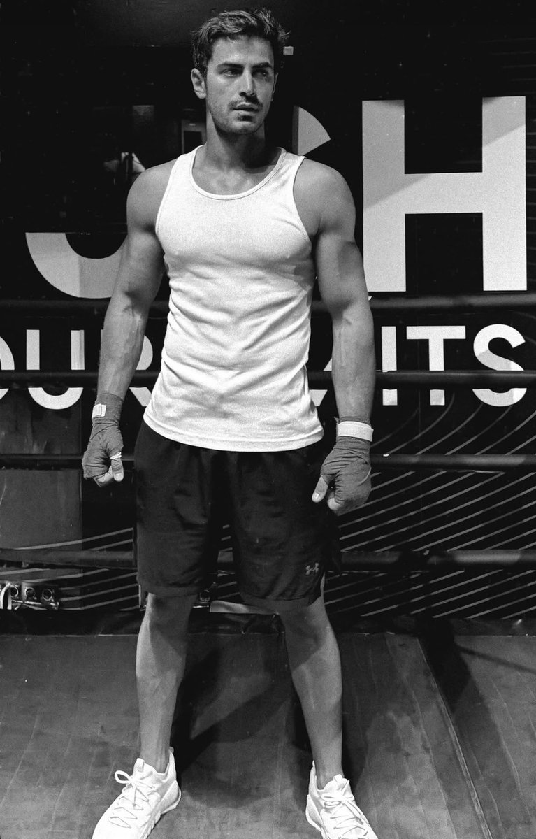 hourlyemin's tweet photo. face card. physique. aura. everything is working overtime. https://t.co/bf6fN2Nz3o
