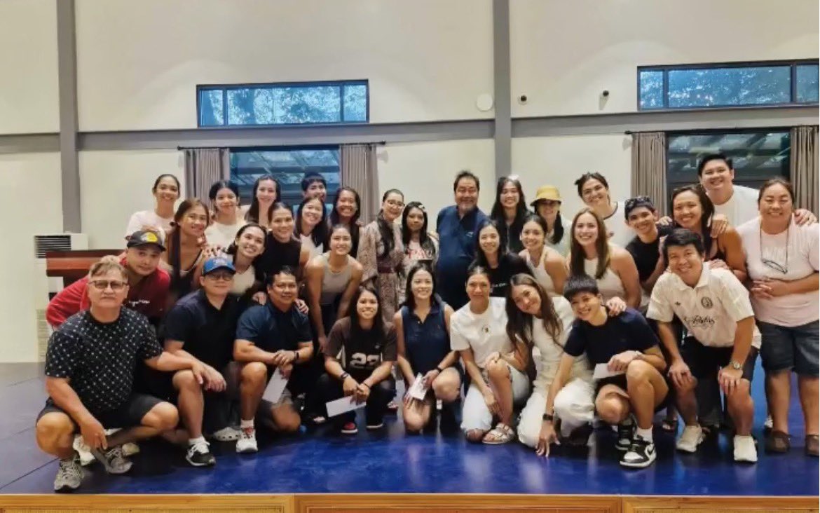 kyploo_'s tweet photo. Creamline Family🥹💗 https://t.co/idWDSNdEuj