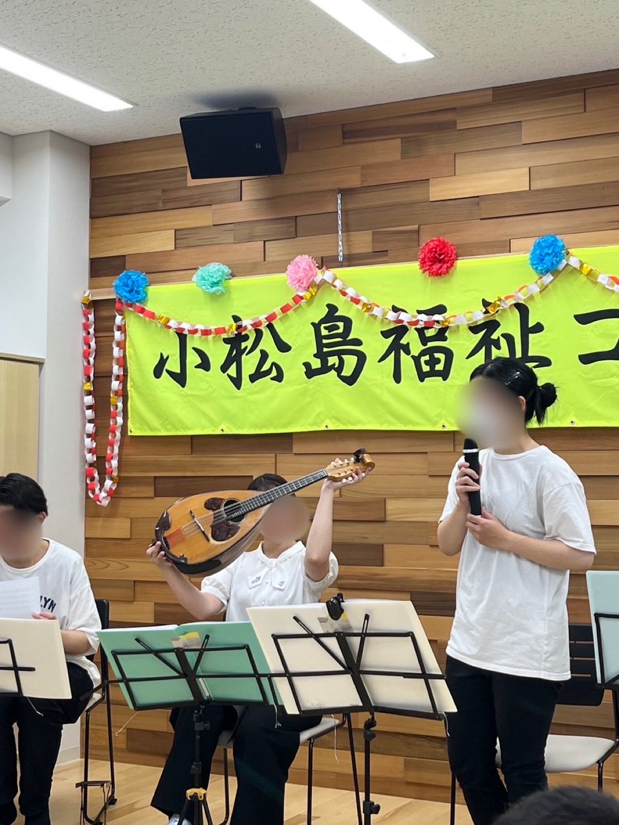 tgu_plec's tweet photo. 依頼演奏‼️
小松島コミニュティ・センターで開催された「小松島福祉コミニュティまつり」にて演奏させて頂きました!
地域の皆様にも楽しんで頂けたようで嬉しかったです🎶
聞きに来てくださった皆様ありがとうございました😭✨️
#東北学院大学 #tgu #マンドリン #サークル #小松島 https://t.co/eigI8d1FvJ