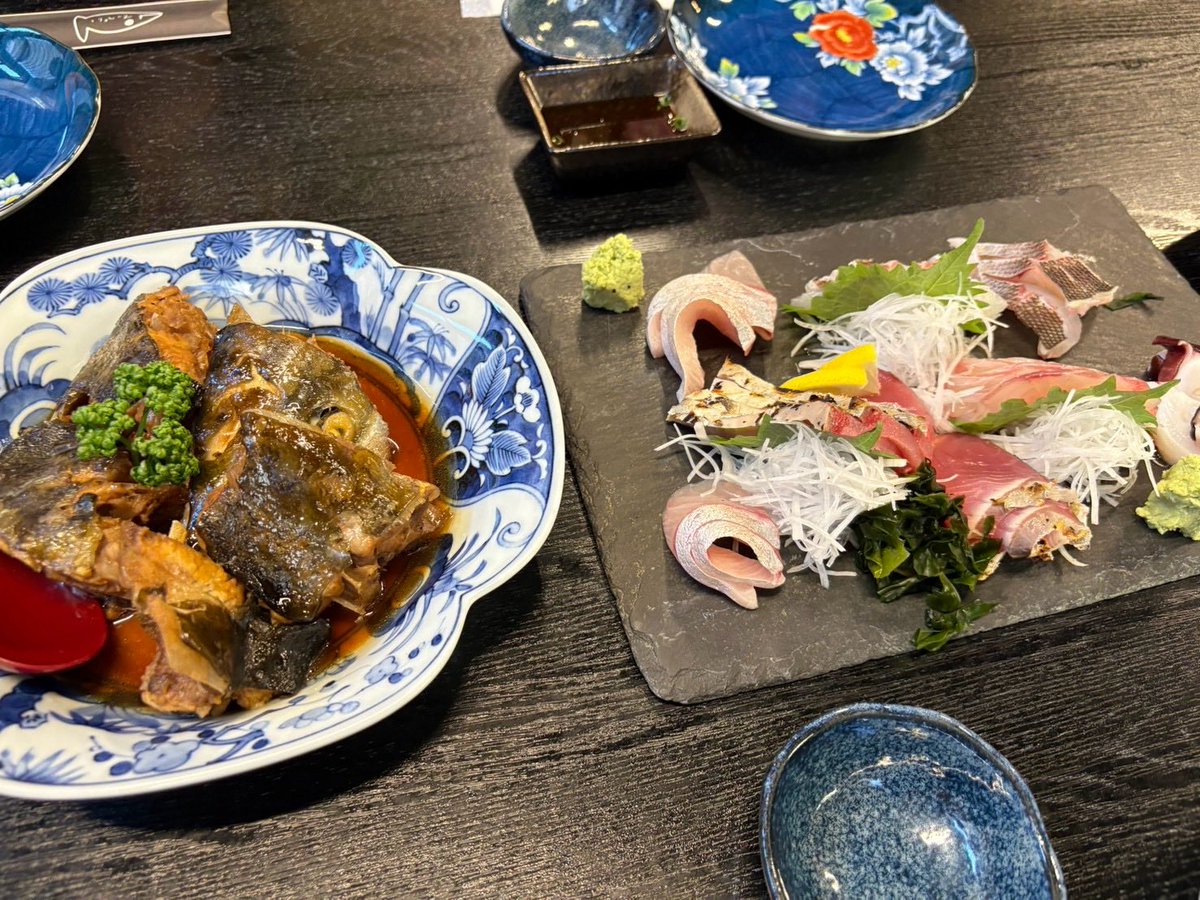 harumakipokeka's tweet photo. ポケモンカードゲーム オーガナイザーとして、初めて交流会を開催しました！

場所は、カードショップもない離島・長崎県五島市。
「遊ぶ場所が少ないなら、自分で作ろう。」
そんな思いで始めた交流会でしたが、当日はたくさんの方に参加していただき、「第2回も開催してください！」という声までいただけました😊
参加してくださった皆さん、本当にありがとうございました！

そして、事前の相談に乗ってくださった皆さん、当日は長崎から運営のお手伝いに駆けつけてくれた
ひろしくん(@shinenhippy )、
ヒラメくん(@0218numera )、
こらあさん(@O___moon___O )、
ていくくん(@teikutogo 、
サヤさん(@wsatya00f ）
本当にありがとうございました🙇‍♂️

一人では絶対に開催できなかったイベントでした。カードショップがない島だからこそ、「集まって楽しめる場所」には意味があると思っています。

これからも五島列島で、ポケカを楽しめる場所を少しずつ増やしていけたら嬉しいです！
また次回も開催したいなと思うので、よろしくお願いします！🔥

次開催する時手伝ってもいいよ！て人はぜひコメントやDMで連絡くださいー😢😢
五島の美味い飯を一緒に食べましょー❣️