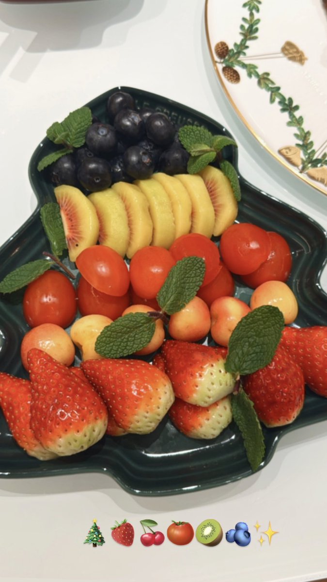 mywanandtheonly's tweet photo. and this is how we know mommy shon prepares fruits for her baby wannie 🥹 https://t.co/NlNChM2oFn