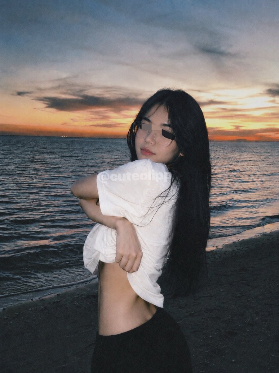 cuteolipp's tweet photo. beach slut? https://t.co/9N75rwu9eB