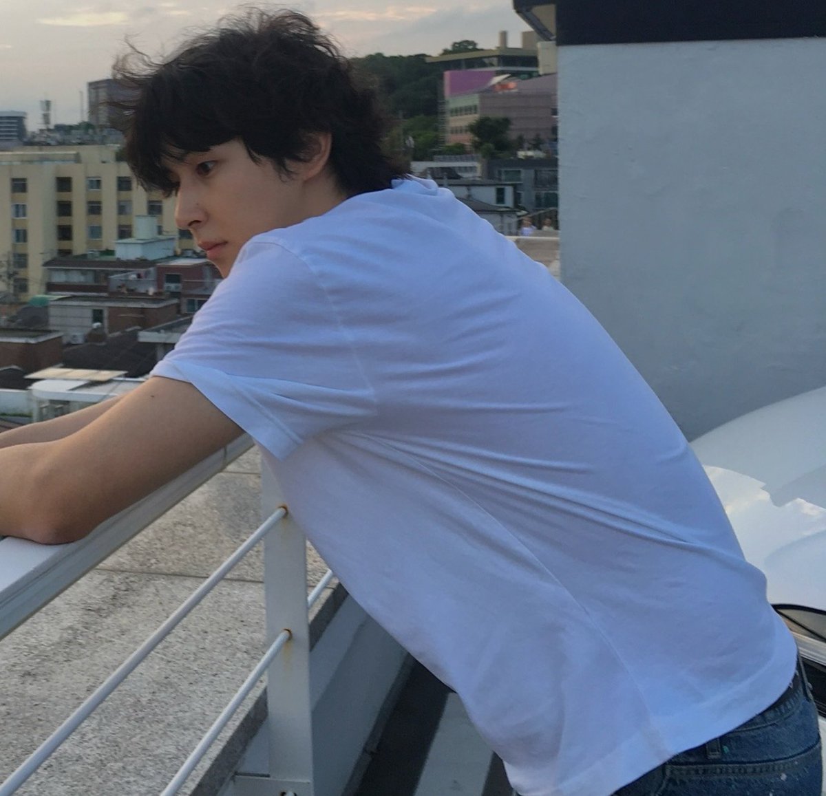 outofthenib's tweet photo. 형 옆에 있을 때나 한품쏙른이지 등빨이 그냥 워 https://t.co/gsZzqdccSR