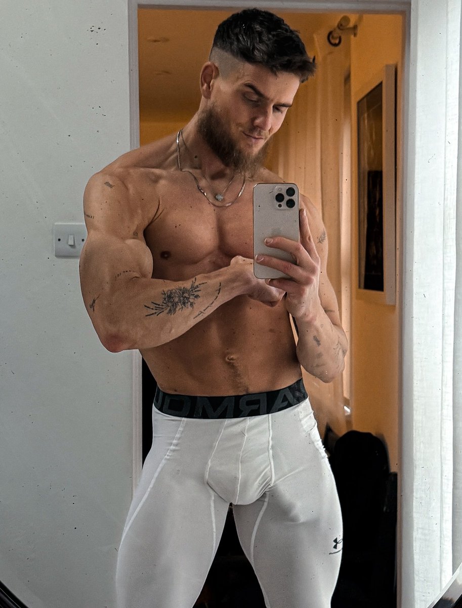 AlphaWill12's tweet photo. Brain off for daddy’s Lycra 😵‍💫🧠 https://t.co/9PkAhTz4eK