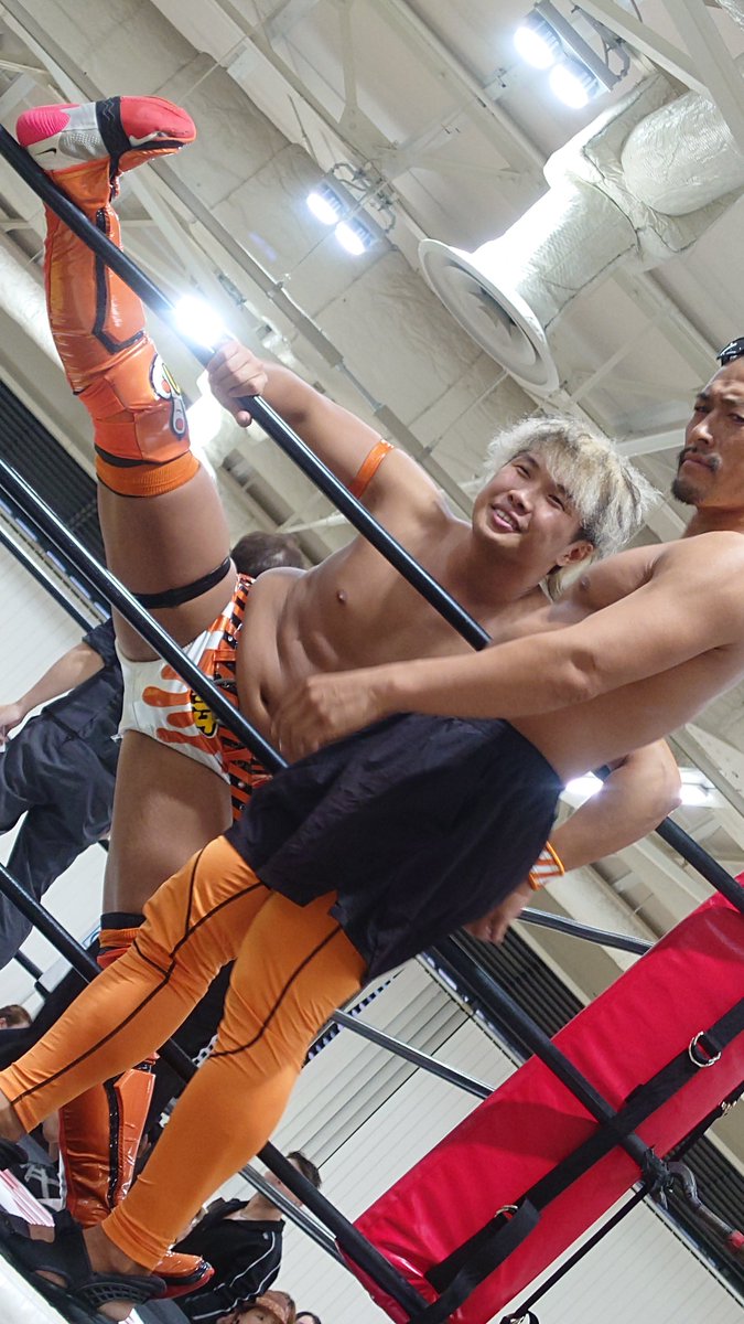 kosshi_TSV's tweet photo. 試合前のストレッチ
#DRAGONGATE
#望月ジュニア
#BenK https://t.co/P8p5kAGvLi