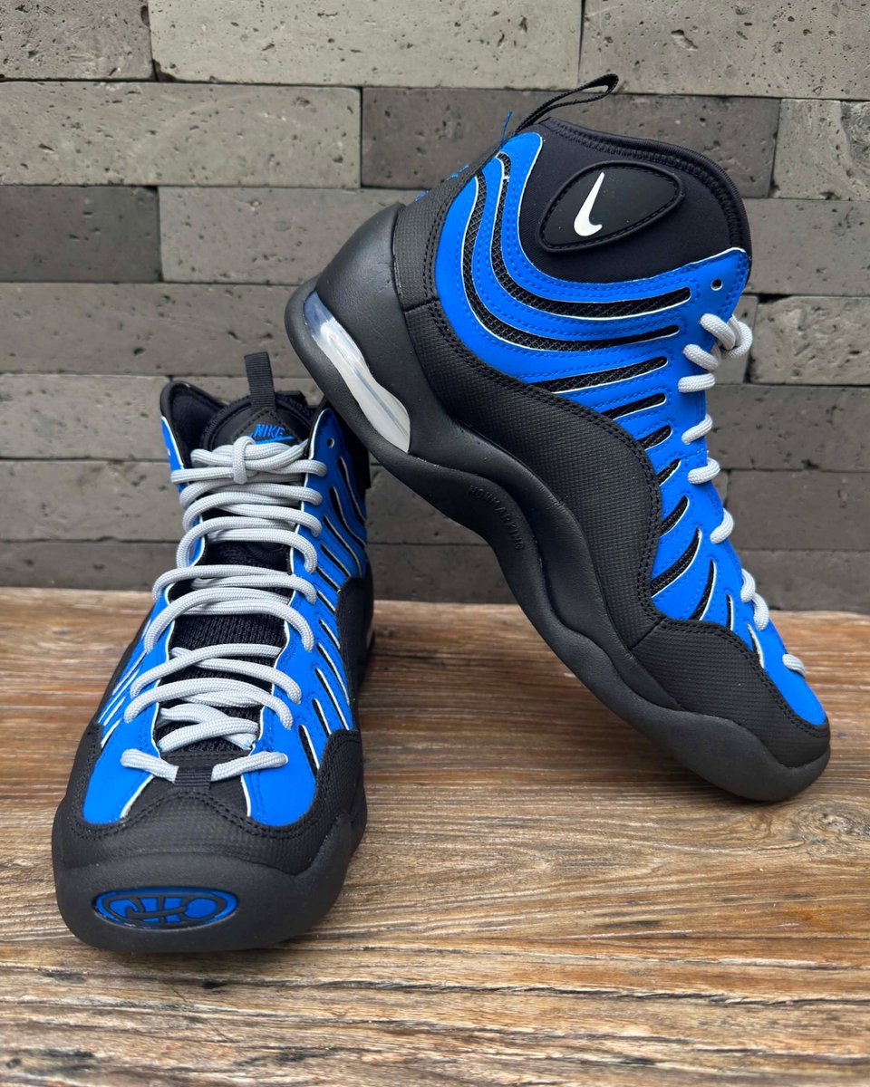 zSneakerHeadz's tweet photo. FIRST LOOK at the 2026 Nike Air Bakin SP “Varsity Royal”
Releasing Holiday 2026 for $170. 💙🖤 https://t.co/jL3u39WTky