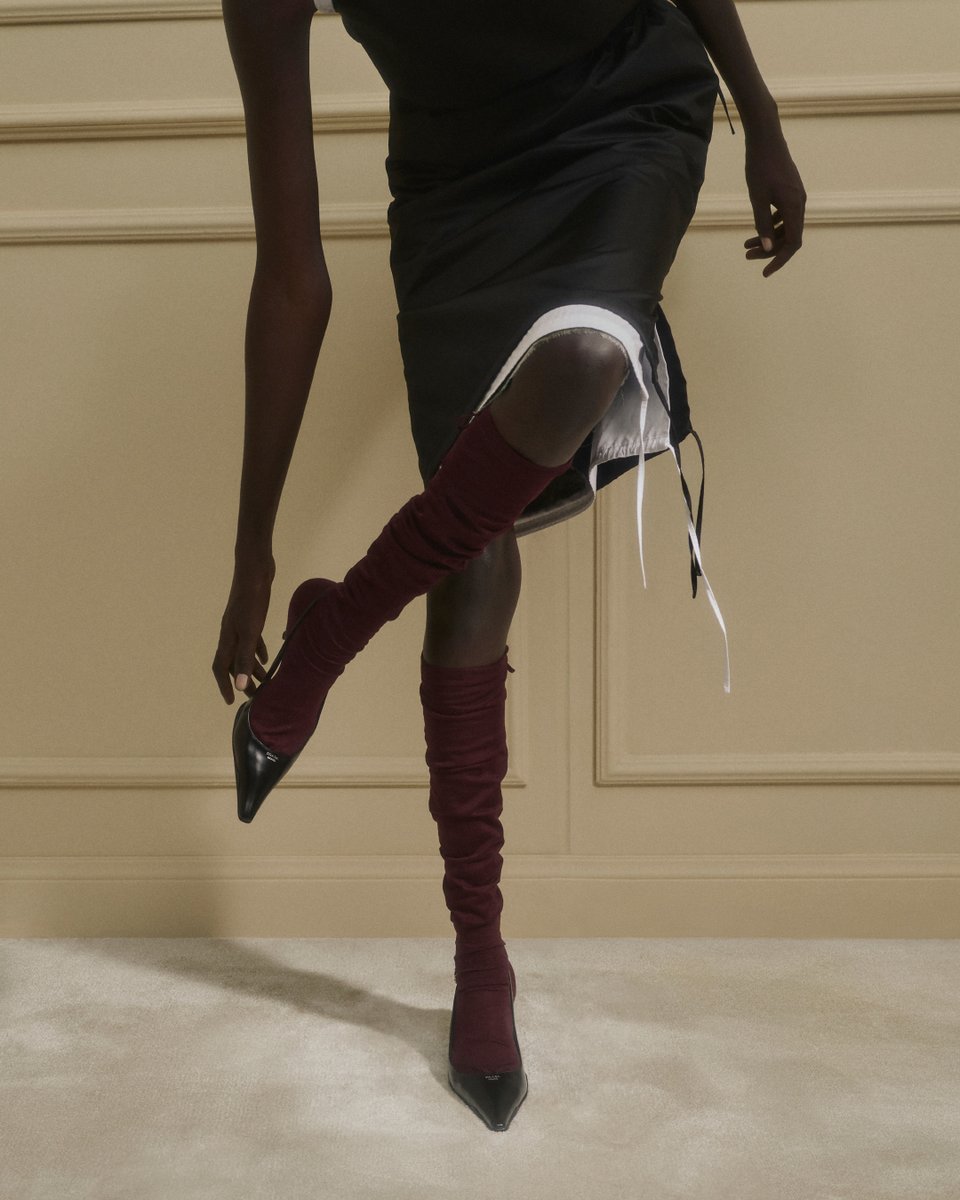 Prada's tweet photo. Within Prada Codes, sophisticated minimalism and a dialogue between restraint and innovation shape a forward-thinking vision of femininity, grounded in precision of design and essential tailoring.  
Discover more: https://t.co/bnJ7Z2DnEW 

#PradaFW26 #Prada https://t.co/pulAcaKPTv