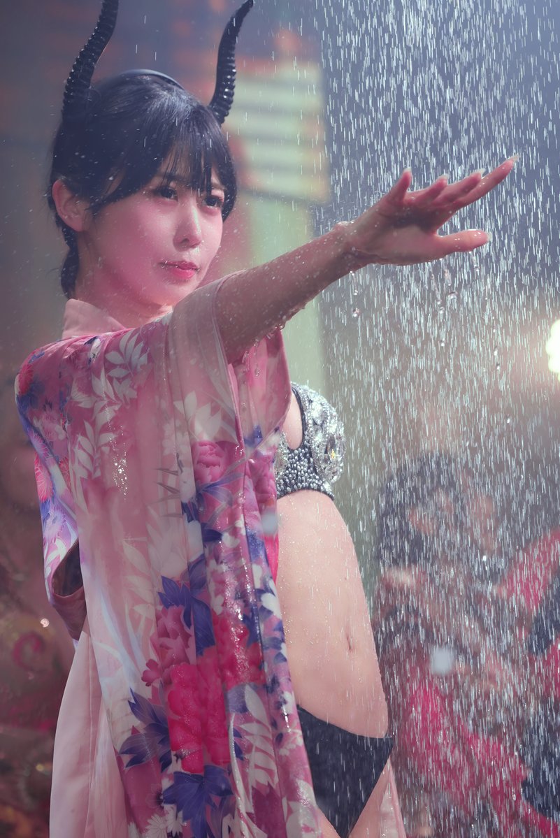 kaoruflower0087's tweet photo. シャワー鬼の演舞は
散華する直前の
命の最後の煌めきの表現…と
個人的には解釈している

何かを悟ったような表情で
真っ直ぐに遠くを見つめる
るうちゃんの表情は
運命を受け入れ
美しく散ろうとする鬼の美学を
表現しているように思えた

2026.7.13 #63Angel 2部
@ruu_burlesque63
#63Angelるう https://t.co/tEfctBNkt7