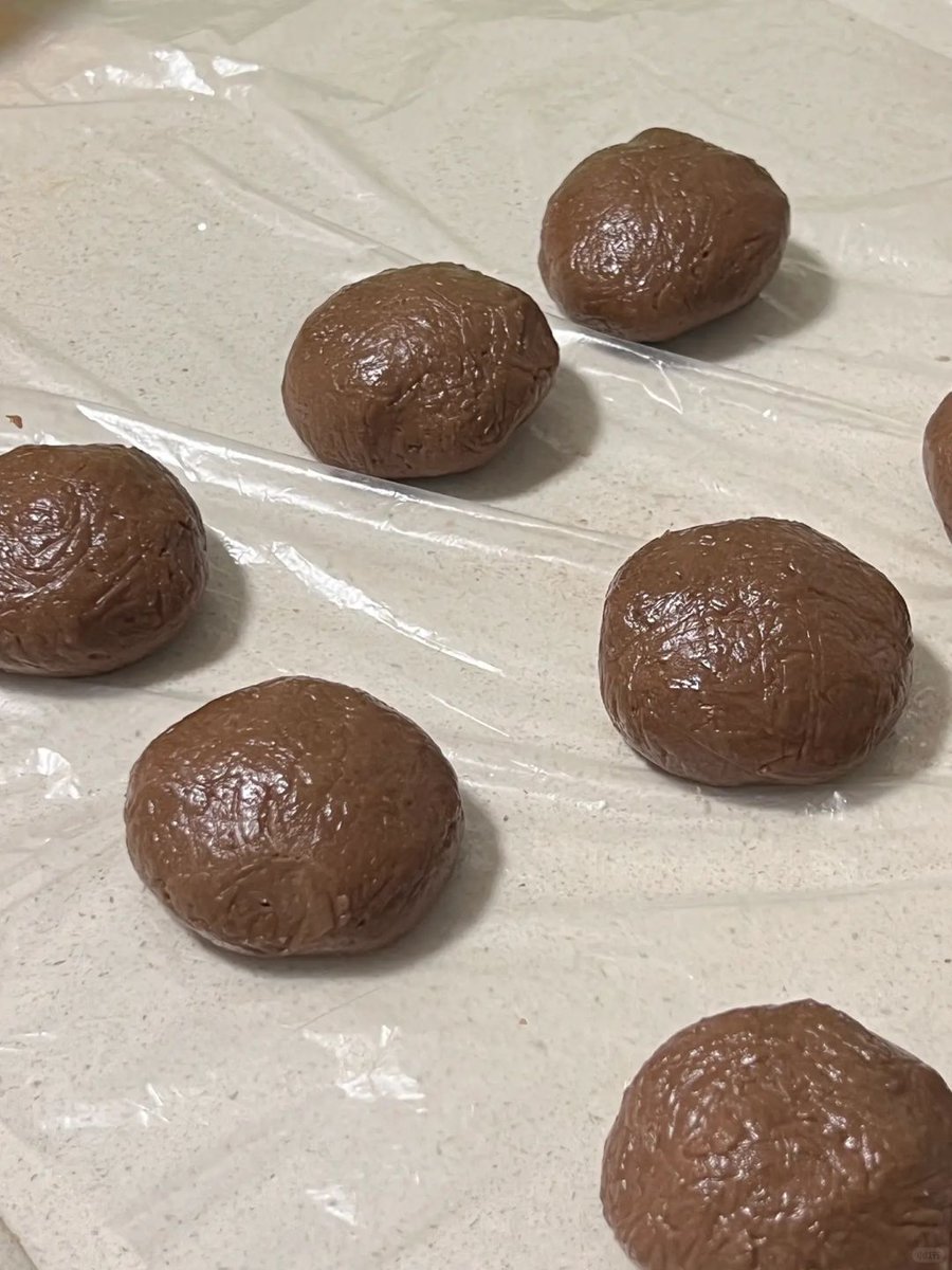 JarredSeityci's tweet photo. Just baked chocolate chip cookies u0026 left a plate on my neighbor’s doorstep! Fingers crossed they love the sweet surprise ， https://t.co/Dih3jWHl9Y