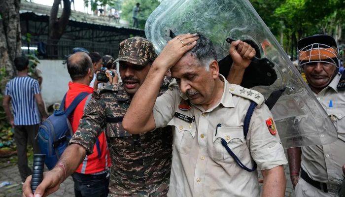 OpIndia_com's tweet photo. Permission was granted only for a sit-in at Jantar Mantar, not a march towards Parliament.

Delhi Police said repeated warnings, barricade breaches and attacks preceded the use of force.

https://t.co/oThb3YfMQ4

Police maintained that maximum possible restraint was exercised throughout the operation.
