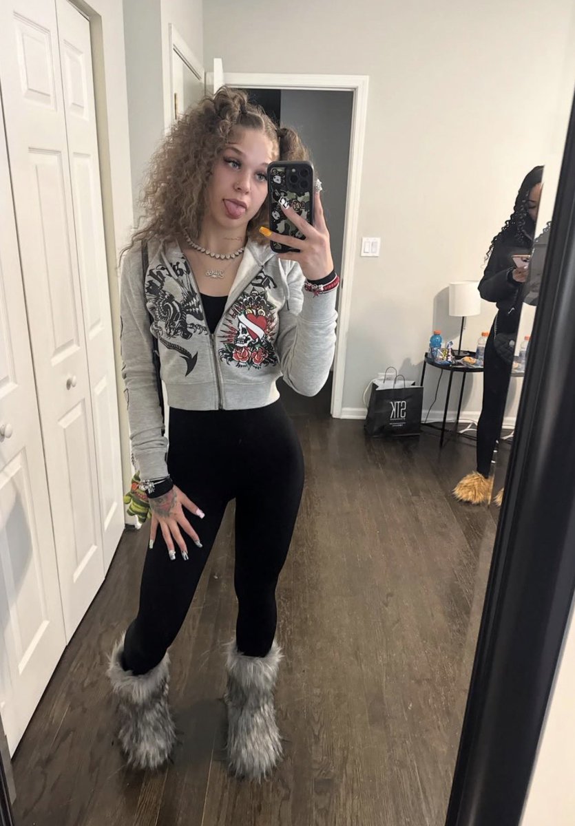 Jeydafindomm's tweet photo. The silence before a send is always interesting.  🤍🤍🐼🐼✨✨

#sph #sissy #cbt #paypig #facetime #beta #sexting #Findom #drain https://t.co/YPpw6G1vFj