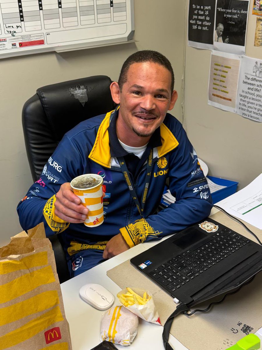 DPWorldLions's tweet photo. Monday lunch sorted😋

@McDonalds_SA was the order of the day for our Lions Cricket and DP World Lions staff, as they popped out to get some tasty burgers and fries on a busy Monday in the office!🍔🍟

Starting the week off the right way.
We are LOVIN it!

#DPWorldLionsCricket
#LegacyOfChampions
#ThePrideOfJozi
#McDonaldsSA