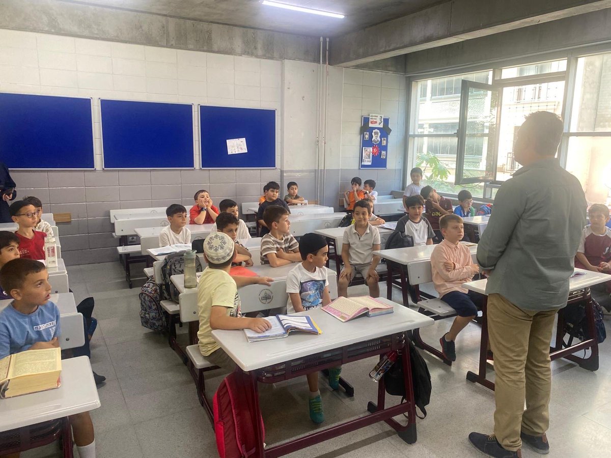 isamesihsahin's tweet photo. 📍 Gaziosmanpaşa

TÜGVA İstanbul İl Başkanlığı tarafından düzenlenen Yaz Okulu Programı kapsamında 2. Durağımız Aliya İzzetbegoviç İlkokulu oldu.

Gençlerimizle bir kez daha iftihar ettik.

Emeği geçen herkese teşekkür ediyorum.

@tugvaistanbul @esefaatesoglu https://t.co/5CYQB8S9cn