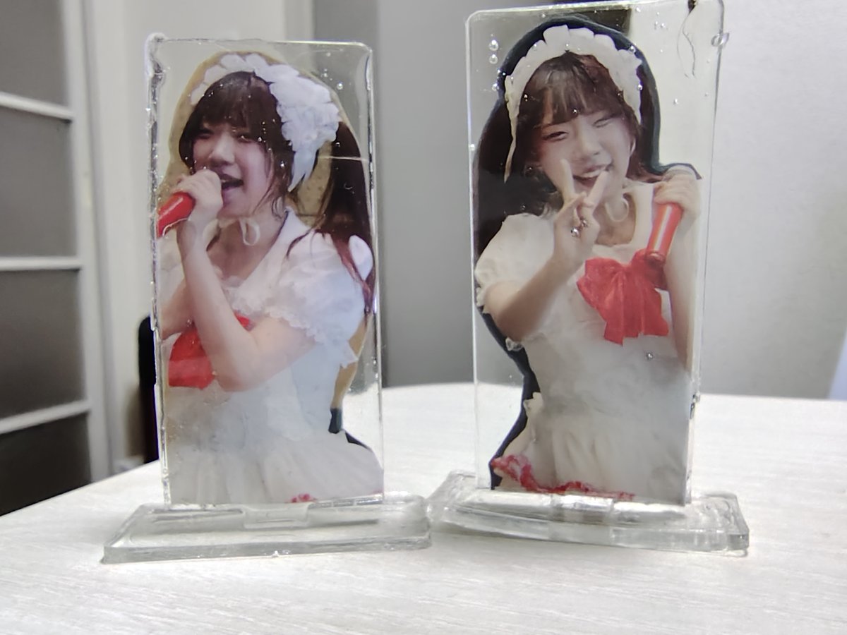 T_am80's tweet photo. レジンのアクスタの型があったから試しに作ってみたけど
そるし、気泡がヤバい😭😭

みんなどうやって作ってるんや！？難しい😱
かわいいからこれは残しおくけど…！！ https://t.co/ixiW6rE2Ms