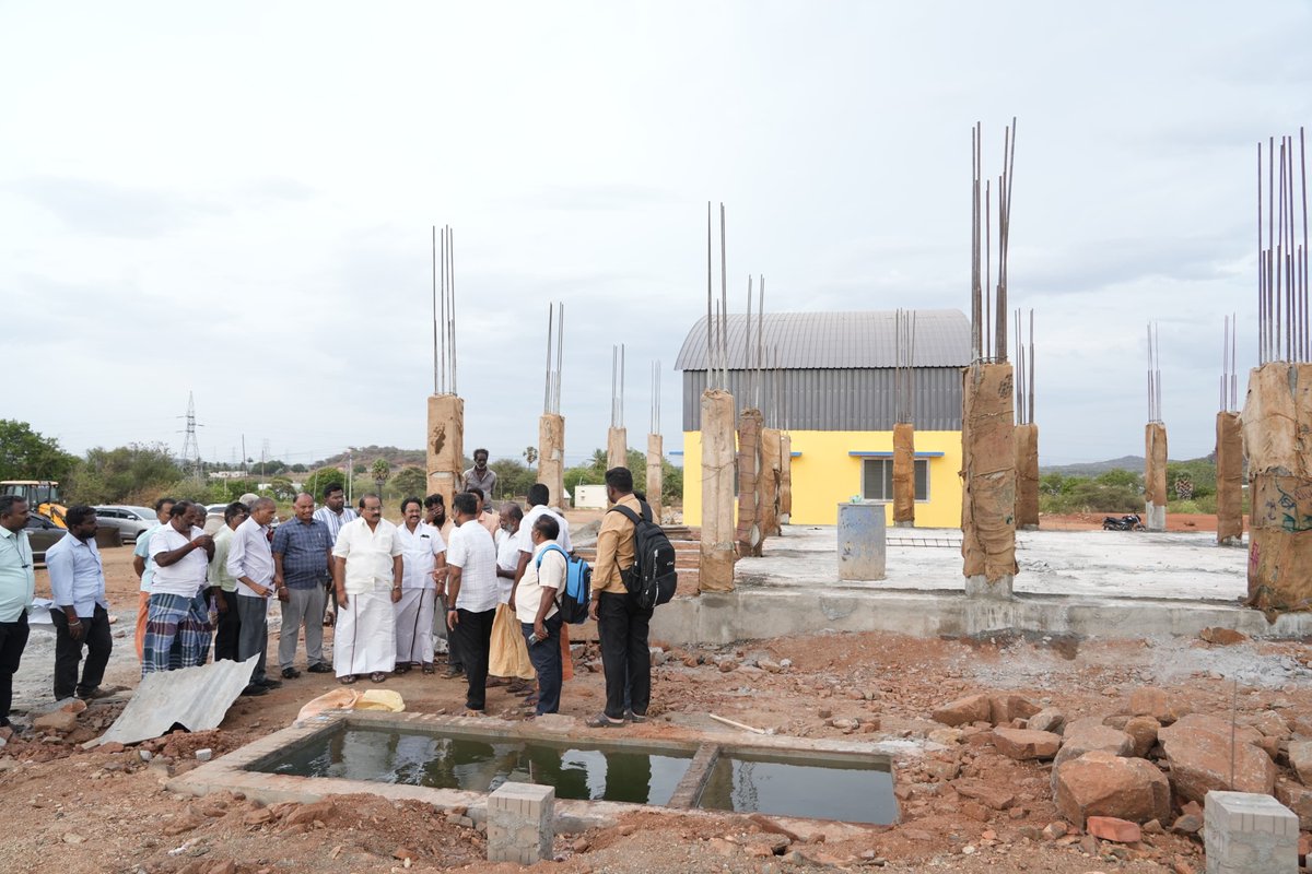 r_sakkarapani's tweet photo. திண்டுக்கல் மாவட்டம் - ஒட்டன்சத்திரம் சட்டமன்றத் தொகுதி - கேதையுறும்பு ஊராட்சியில் கட்டப்பட்டு வரும் ஒருங்கிணைந்த விளையாட்டு ம��தானத்தை நேரில் சென்று ஆய்வு செய்தபோது. https://t.co/kdYpg4p58W