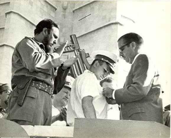 DrRobertoMOjeda's tweet photo. Recordamos la  participación en el acto central de 1961 de Yuri Gagarin, que no solo fue el primer ser humano en el Cosmos, sino también el primero en recibir la Orden Playa Girón: un símbolo de las relaciones fraternales entre los pueblos de #Cuba y Rusia. #MiMoncadaEsLaPatria https://t.co/p8cRz5KZJ8