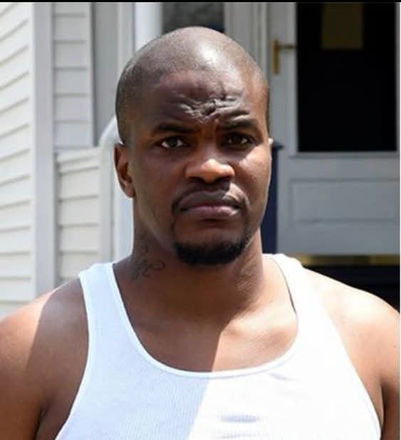 DavidJHarrisJr's tweet photo. 🚨Aaron Tucker had been out of prison for just seven days, with less than two dollars in his pocket and one job interview lined up that morning to turn his life around.

From his bus window, he saw a car flip over and catch fire. He asked the driver to stop and help. The driver refused and warned him he would leave if Tucker got off. Tucker got off anyway.

He sprinted to the upside-down, smoking car, found the 61-year-old driver covered in blood, unbuckled his seatbelt, dragged him to safety as flames grew, and used his own shirt to stop the bleeding while encouraging him to stay awake for his family.

Tucker missed his interview. The bus left without him.

When the story spread, strangers launched a GoFundMe that raised over $50,000 in three days. He also received multiple job offers in construction.

Tucker said: "I feel like a job can come and go, but a life is a one-time thing. The job just wasn't in my mind at that time."

Absolutely incredible!